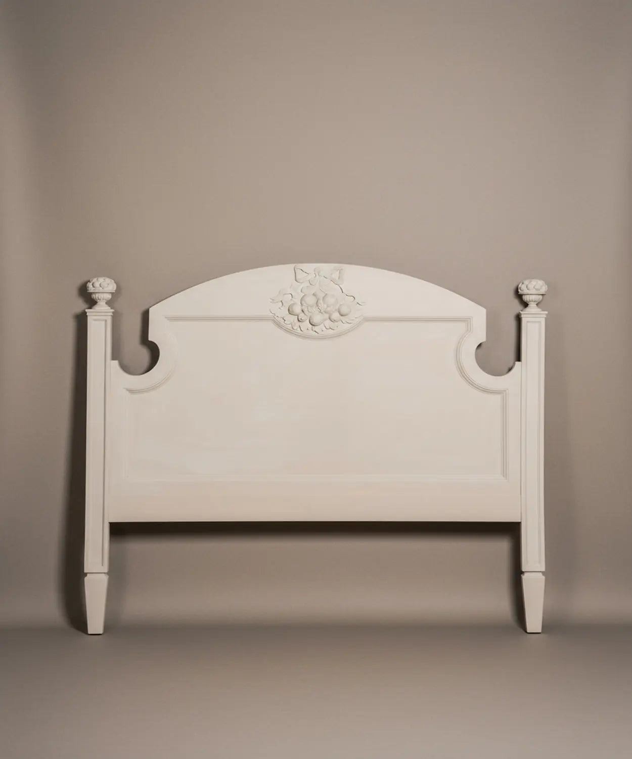 Cabecero clásico provenzal con talla floral Antique arte y decoracion
