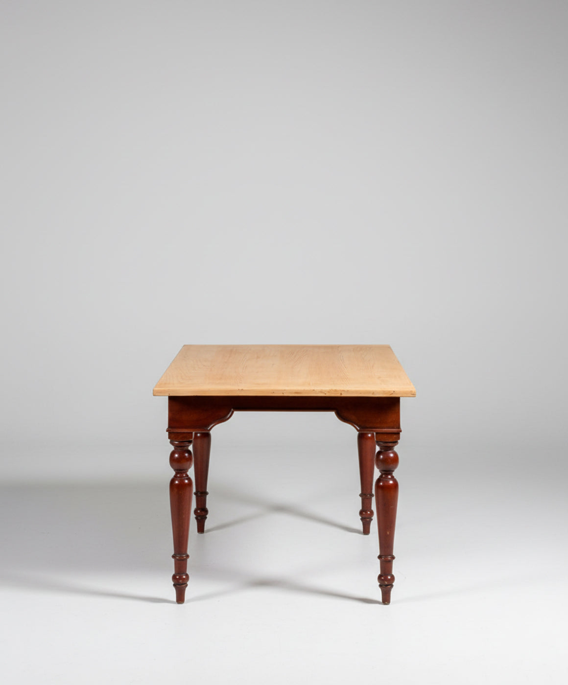 Mesa antigua provenzal