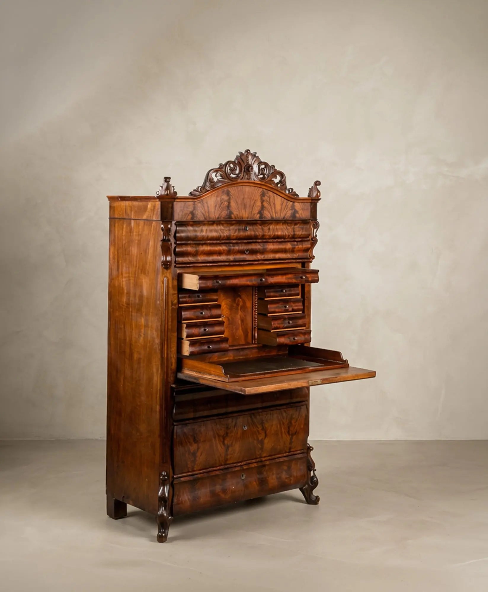 Secreter Abatant antiguo en Pluma de Nogal