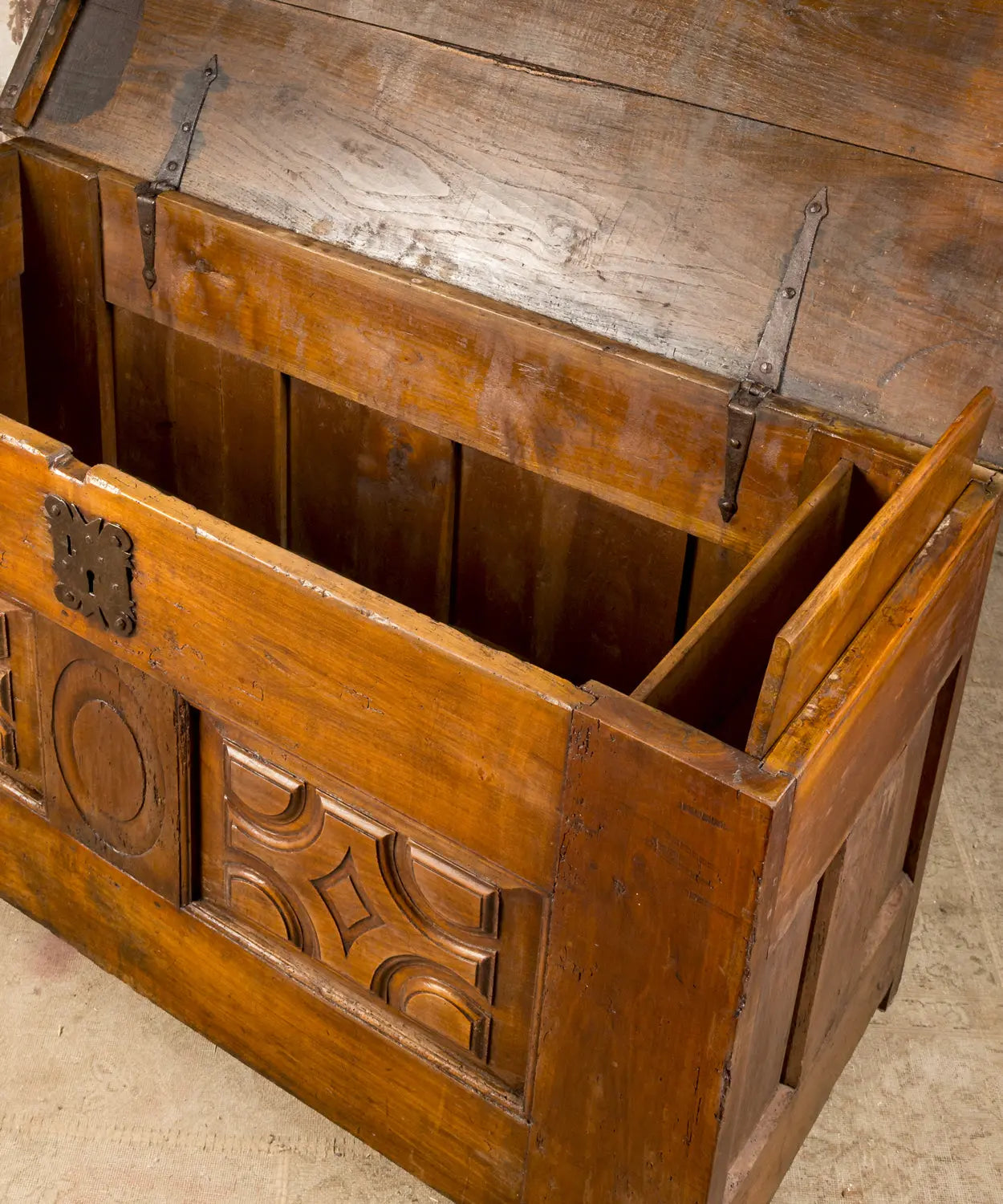 Spanish chest from the 18th century, made of carved wood