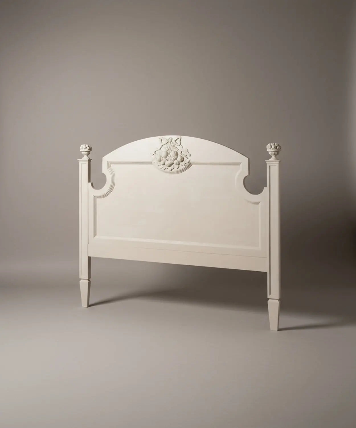 Cabecero clásico provenzal con talla floral Antique arte y decoracion