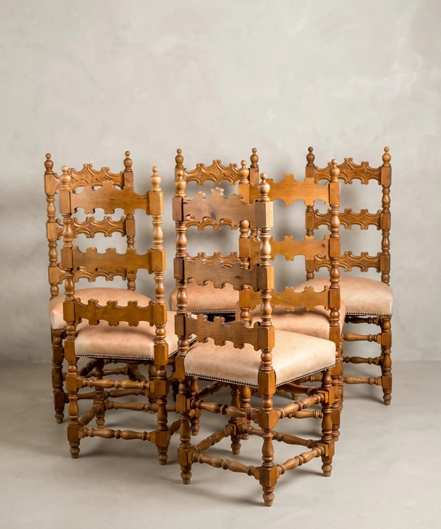 Conjunto seis sillas castellanas madera maciza torneada vista trasera — Antique Arte y Decoración