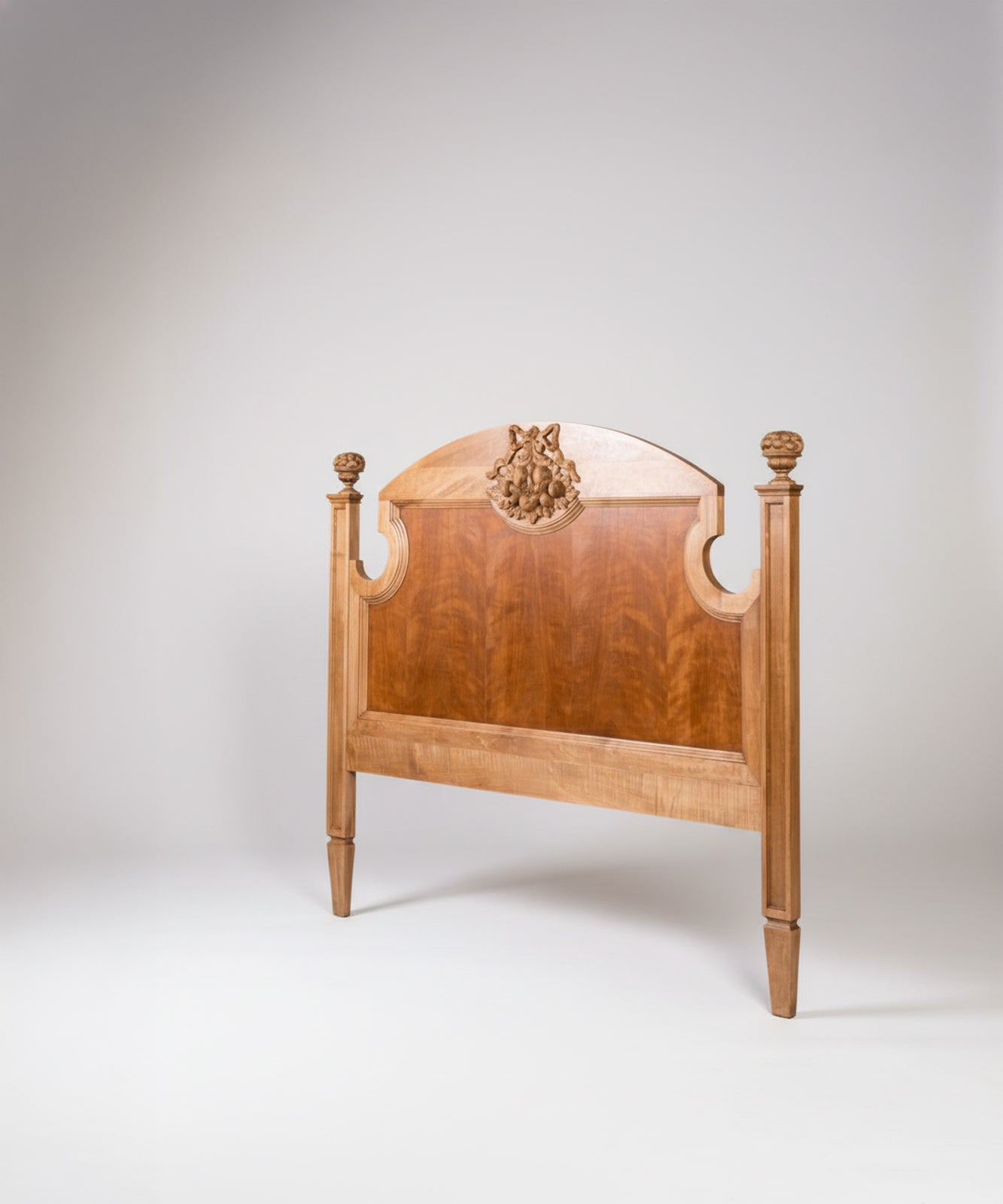 Cabecero de madera estilo Luis XVI