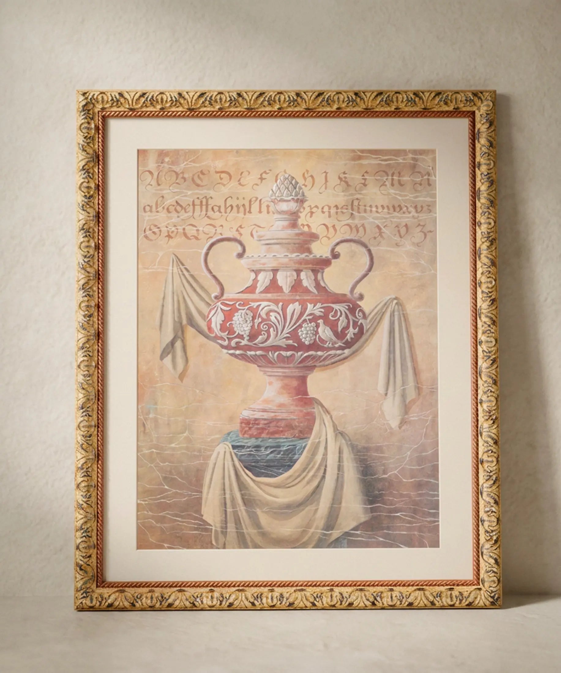 Cuadro clásico de urna ornamentada con caligrafía gótica y marco tallado — Antique Arte y Decoración