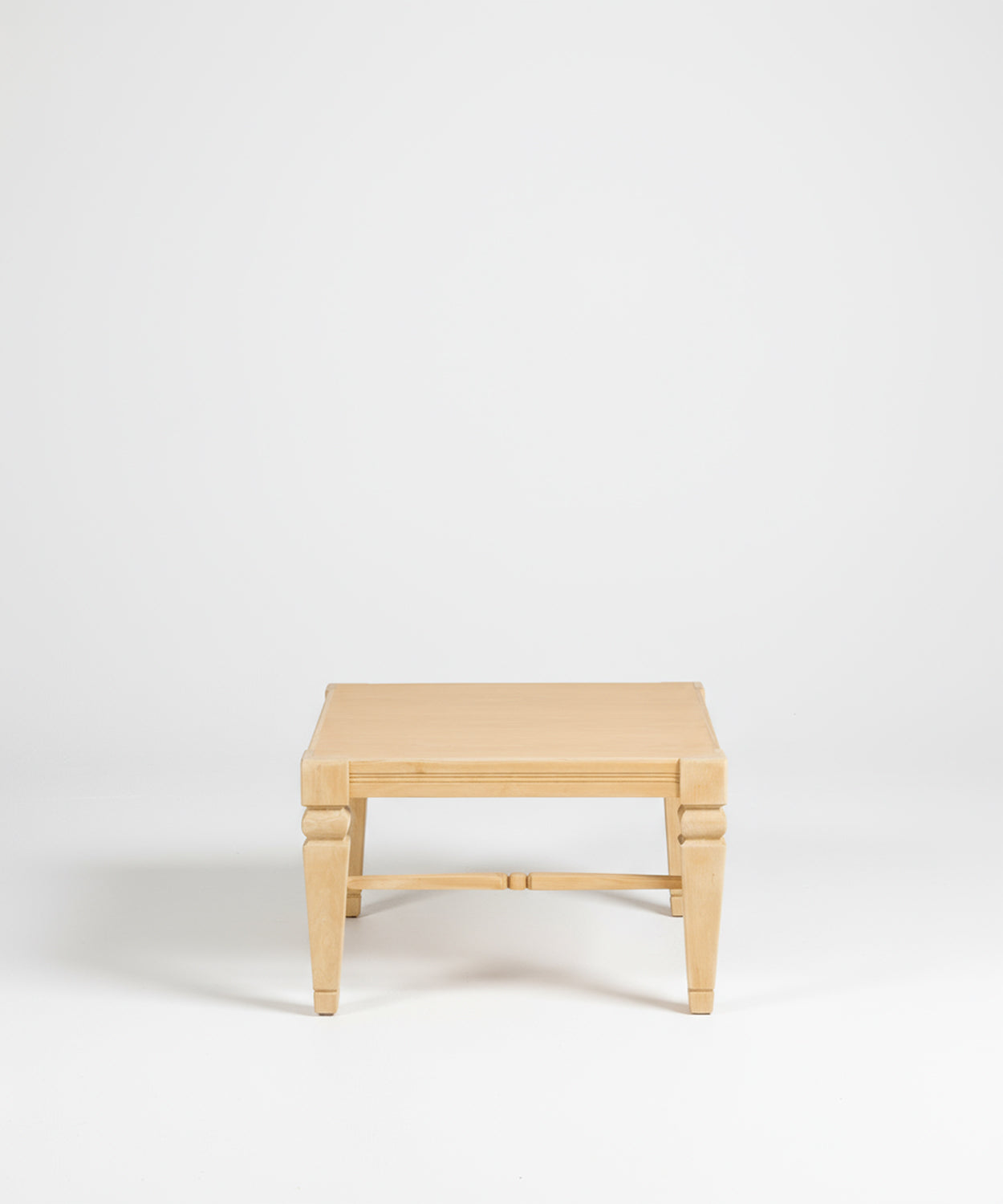 Mesa baja auxiliar de madera Chiara