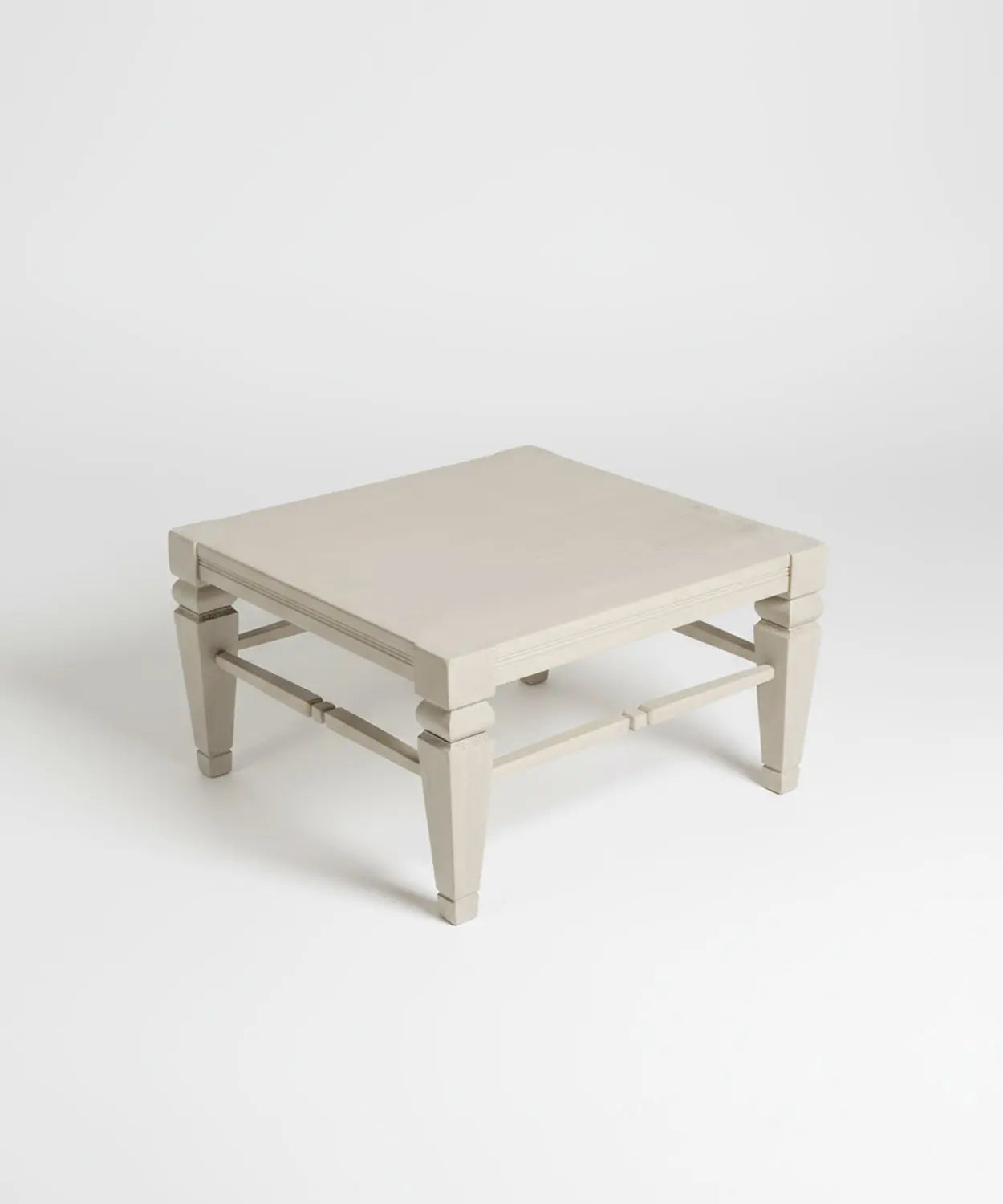Mesa baja auxiliar de madera Celine Antique arte y decoracion
