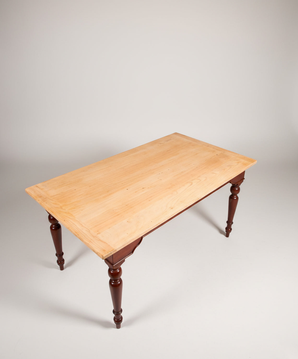 Mesa antigua provenzal