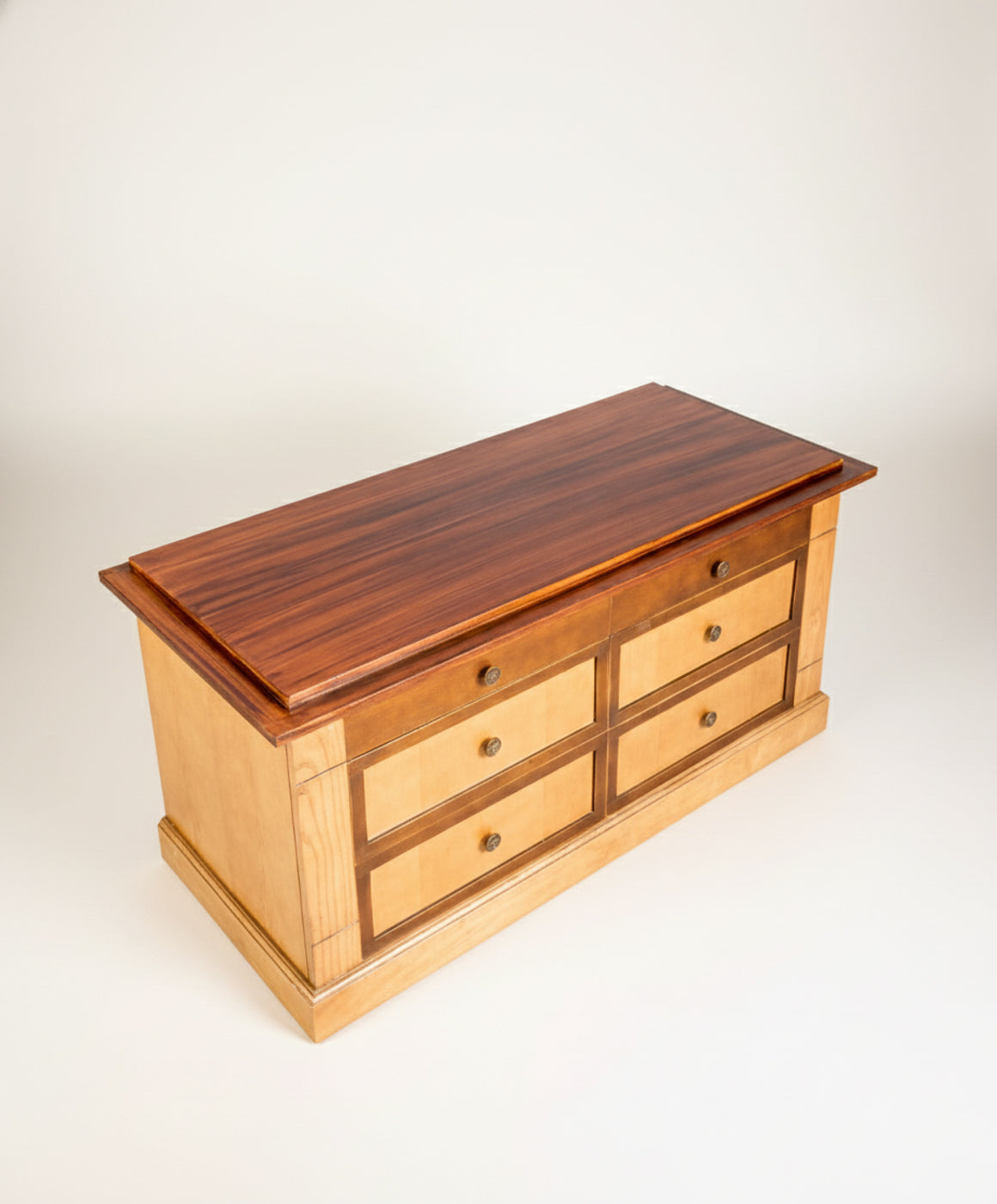 Mueble auxiliar de roble Mateo