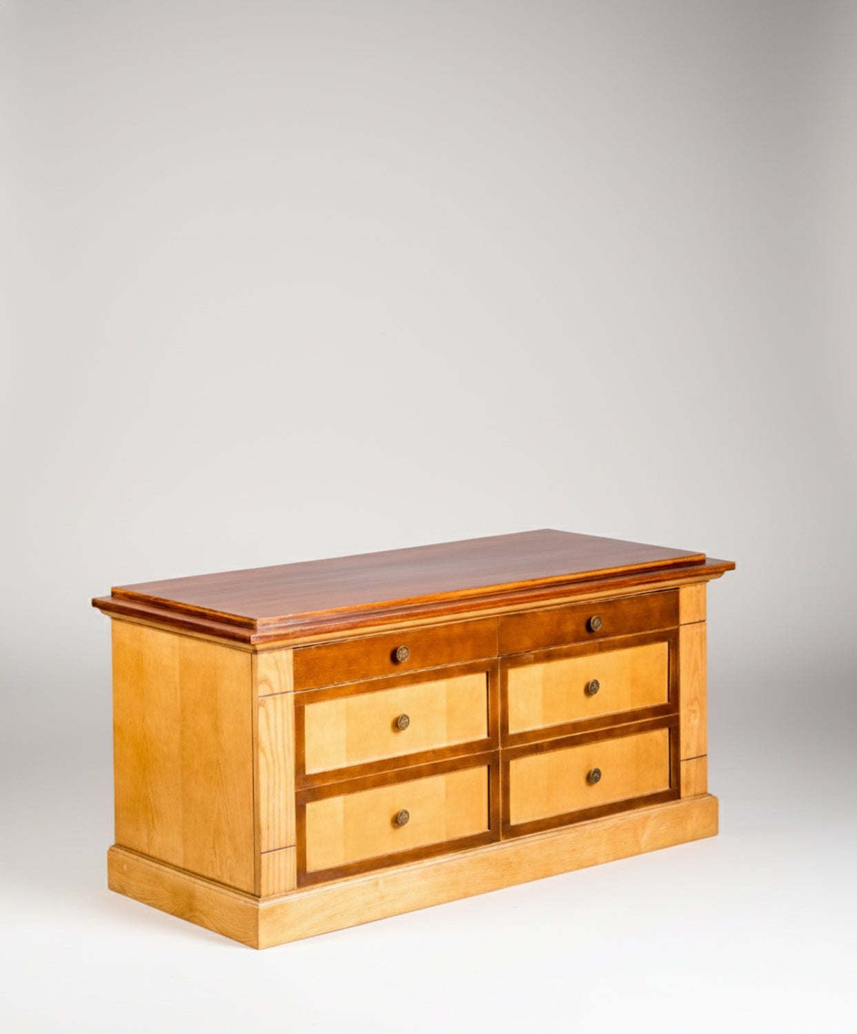 Mueble auxiliar de roble Mateo
