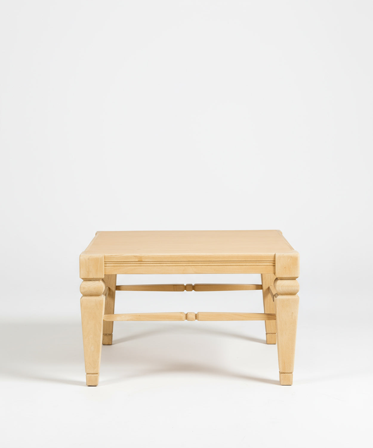 Mesa baja auxiliar de madera Chiara