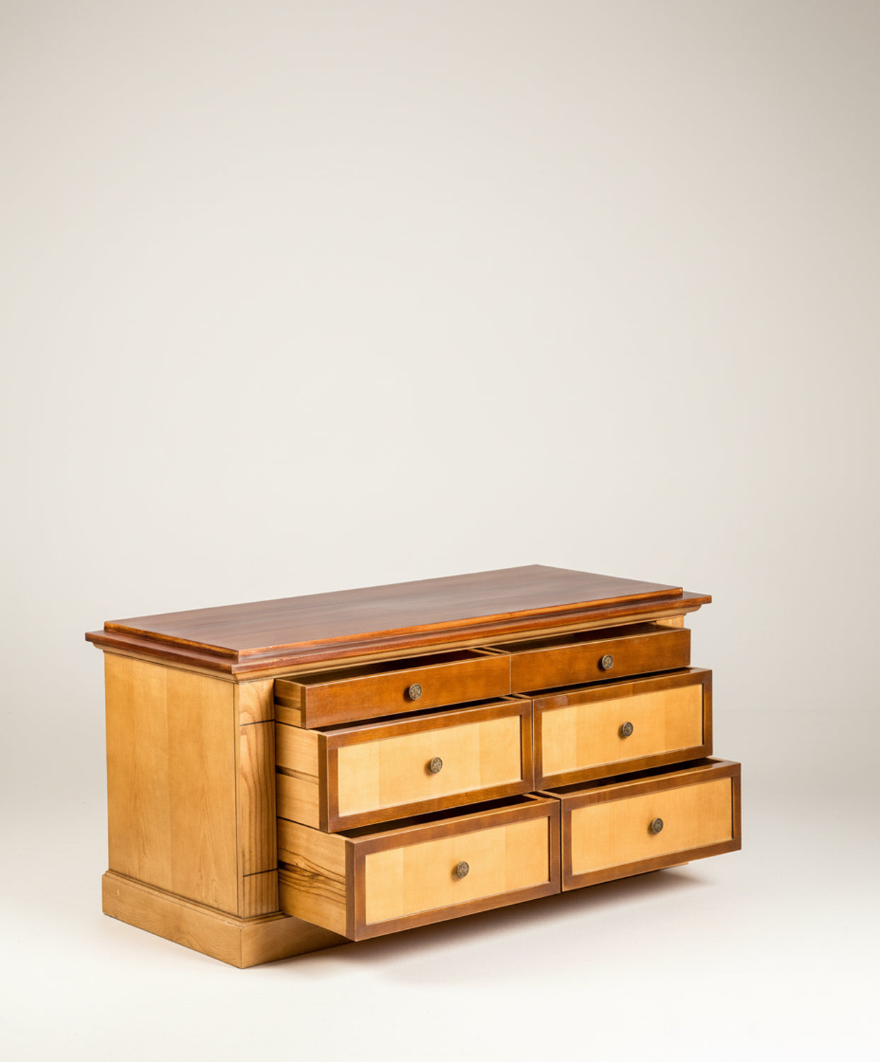 Mueble auxiliar de roble Mateo