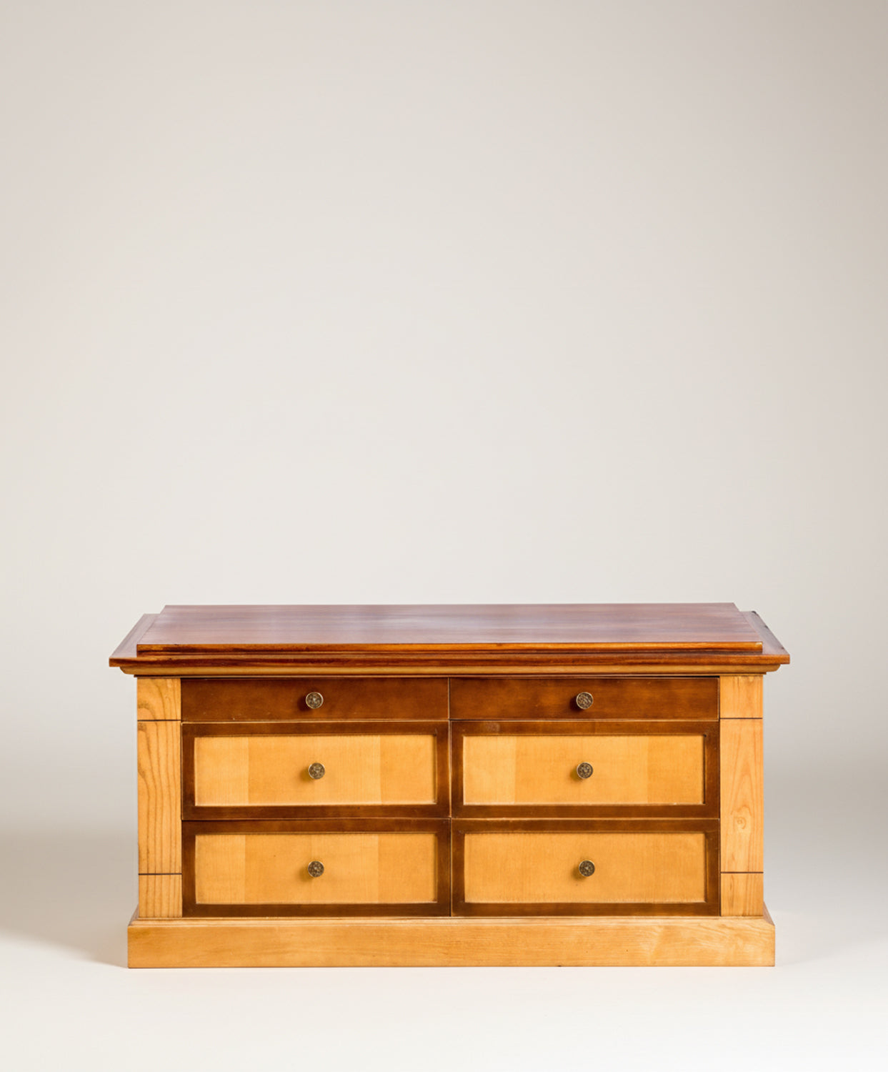 Mueble auxiliar de roble Mateo