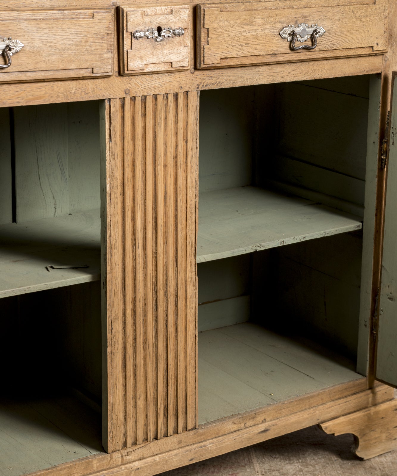 Aparador antiguo de madera