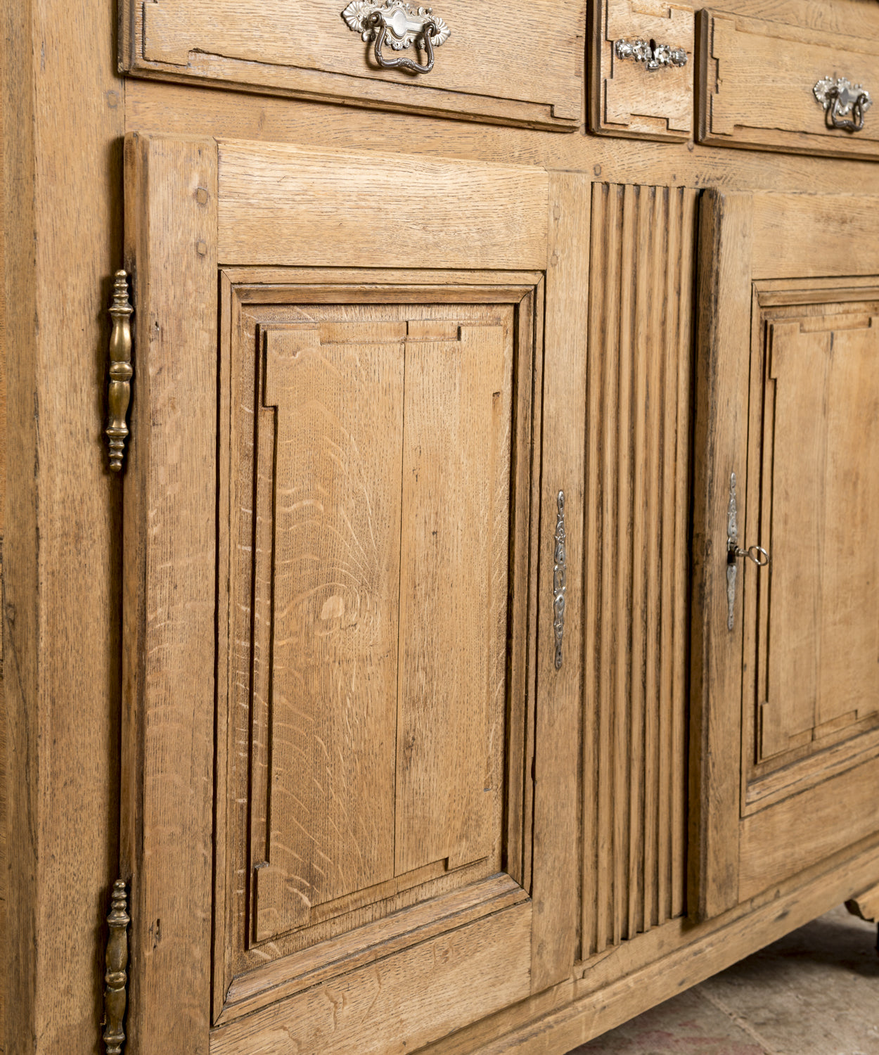 Aparador antiguo de madera