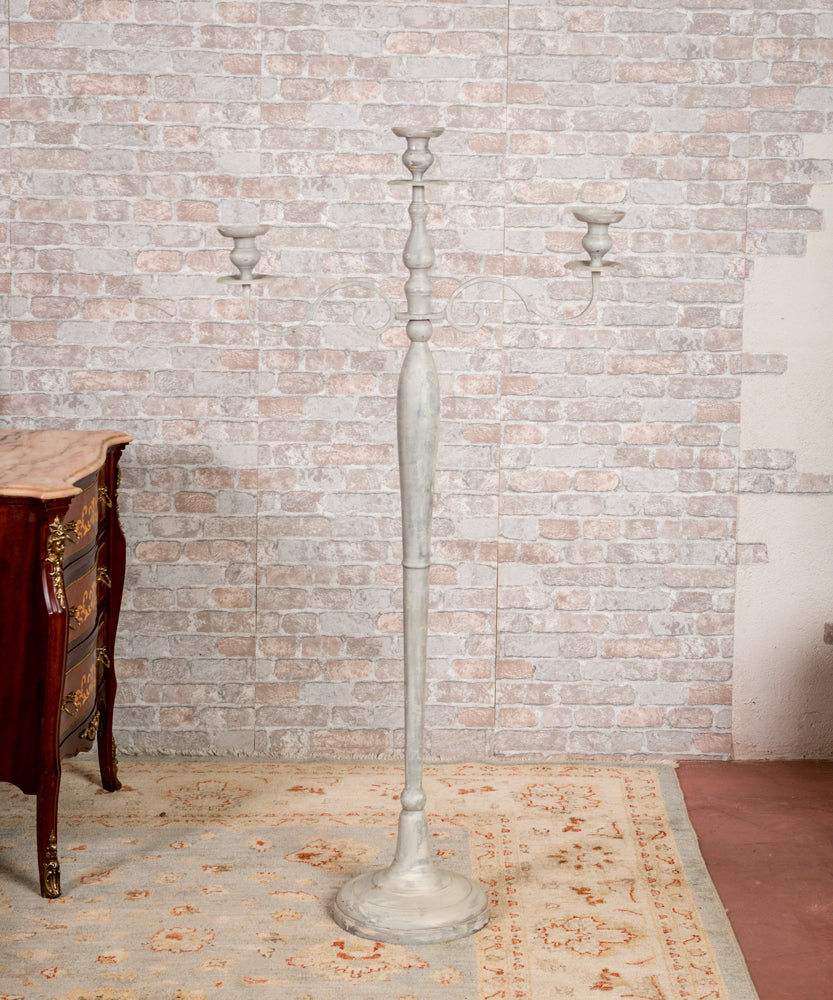 Candelabro de pie antiguo