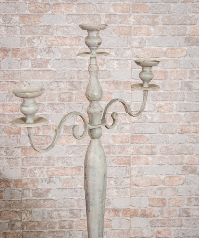 Candelabro de pie antiguo