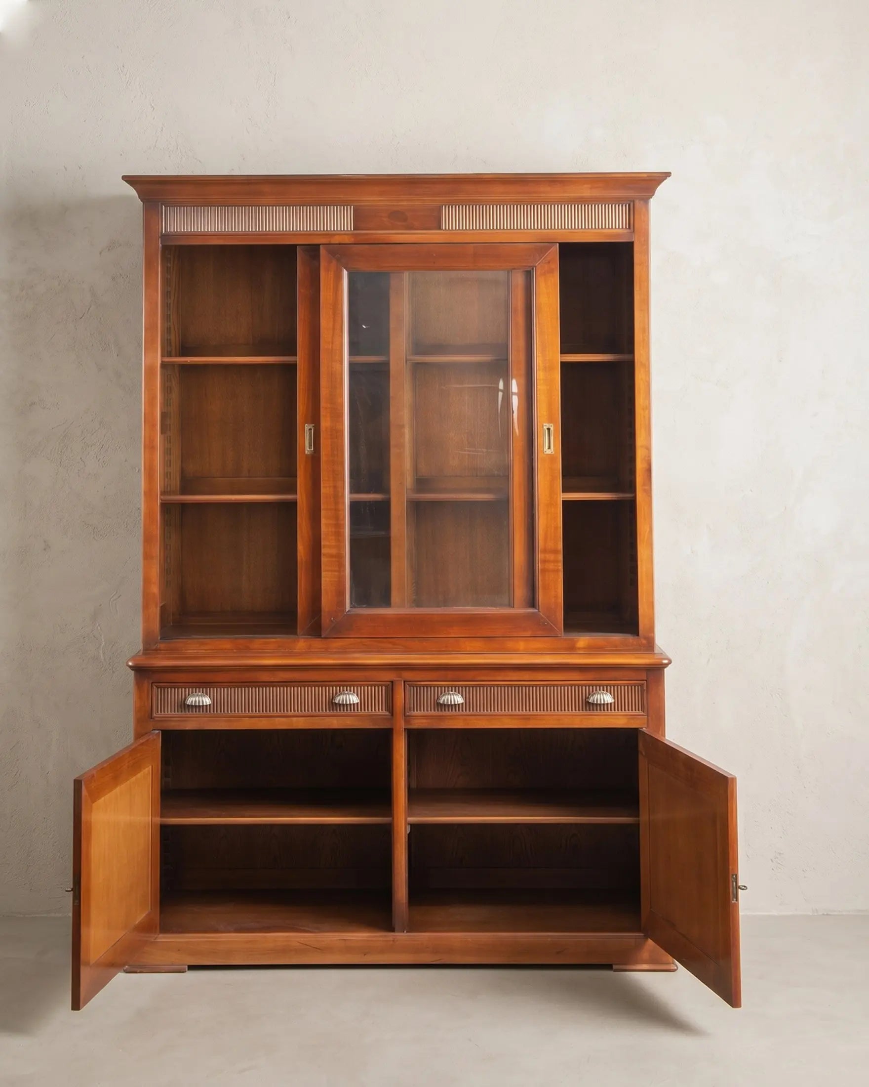Vitrina Antigua de Cerezo con Puertas Correderas