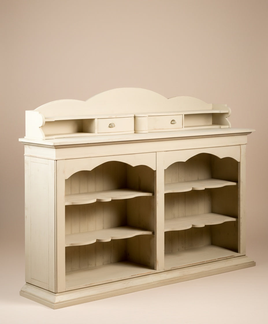 Vista lateral del mueble Shabby Chic mostrando la profundidad y el acabado de la pátina en madera.