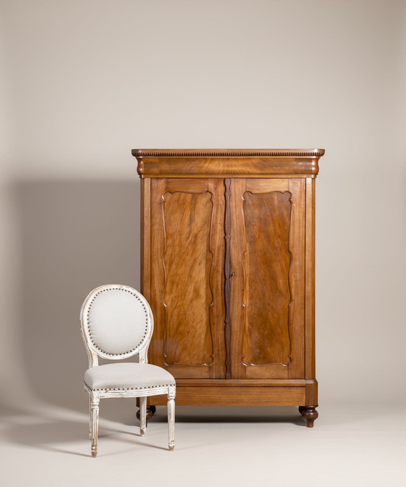 Armario antiguo de nogal