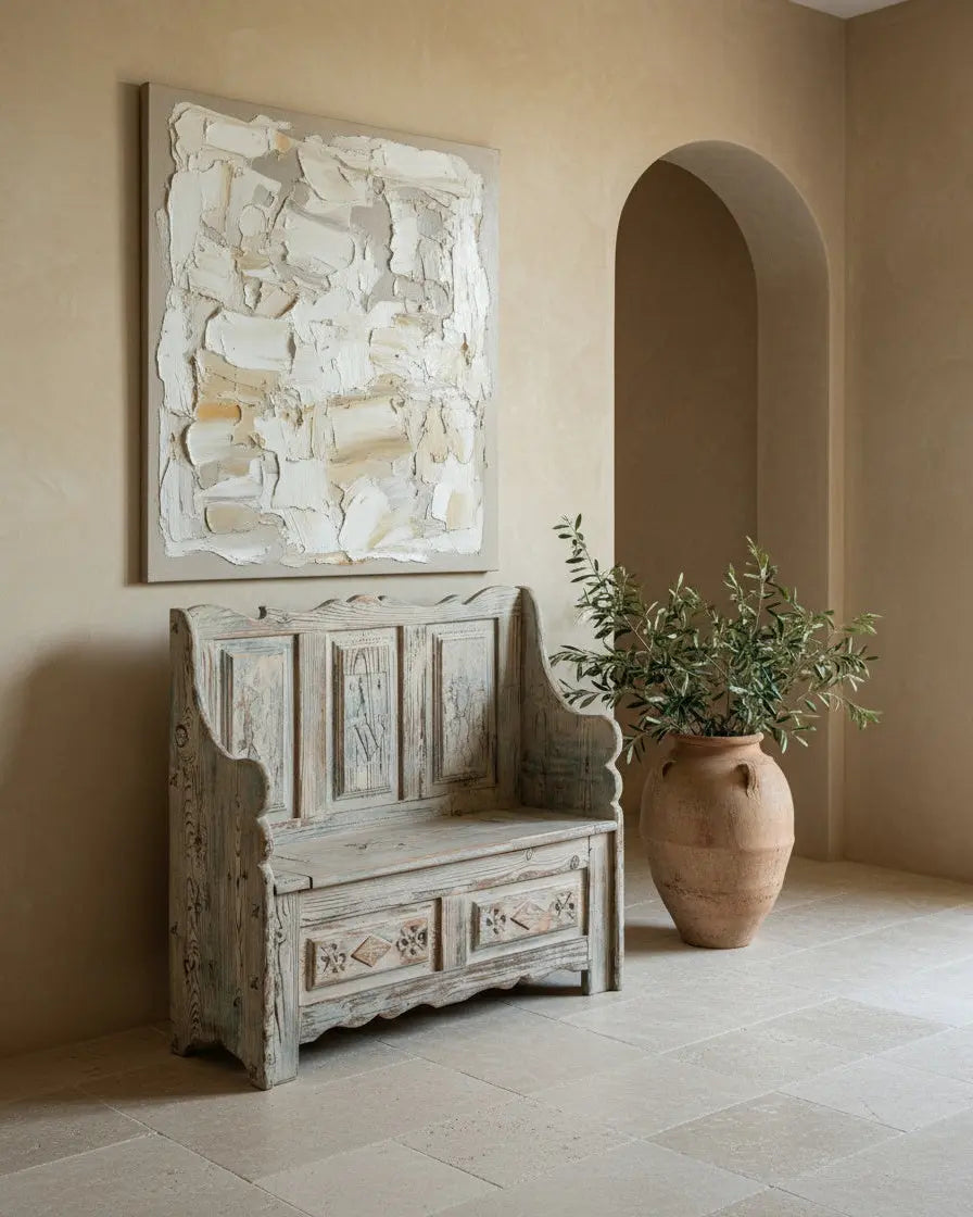 Pequeño banco arcón rústico en madera decapada con almacenaje