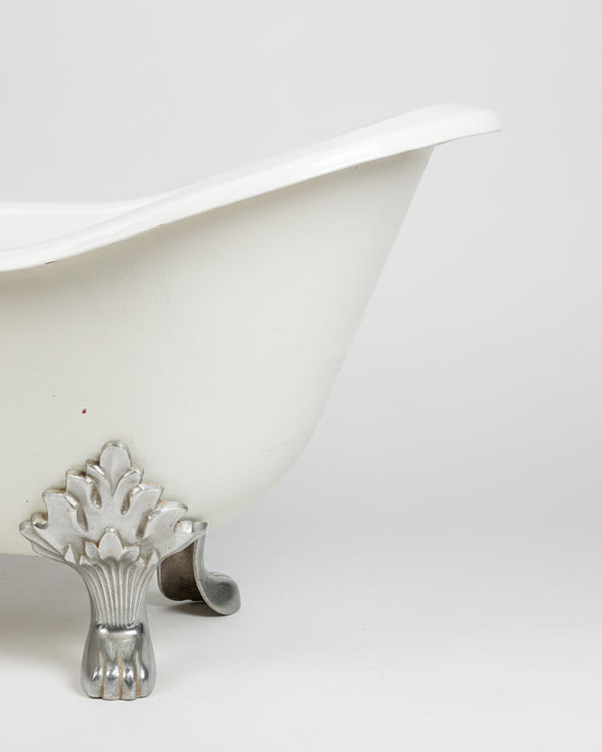 Cast iron bathtub