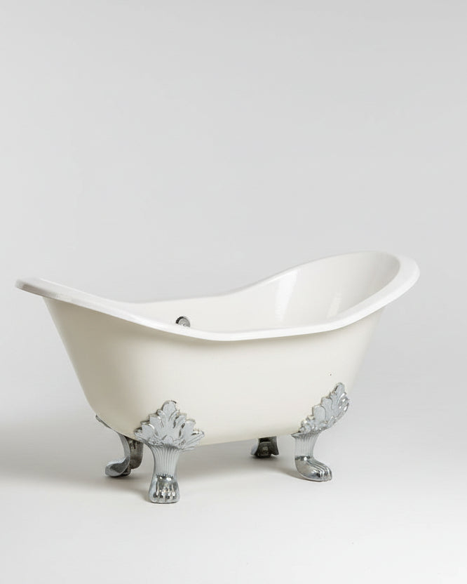 Cast iron bathtub