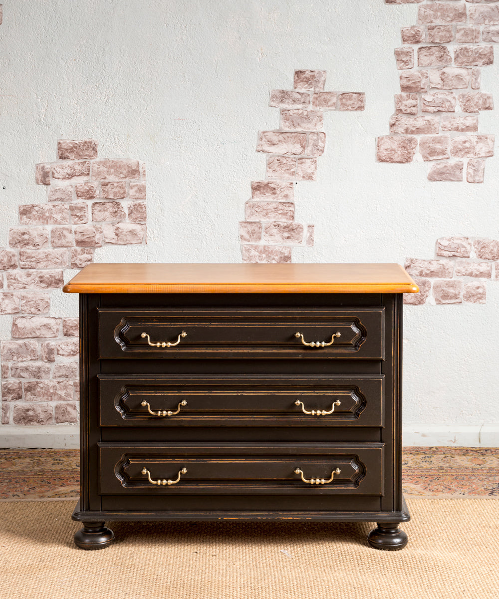 Lara antique dresser