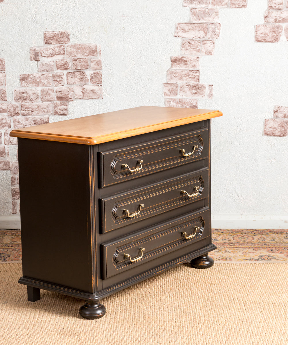 Lara antique dresser