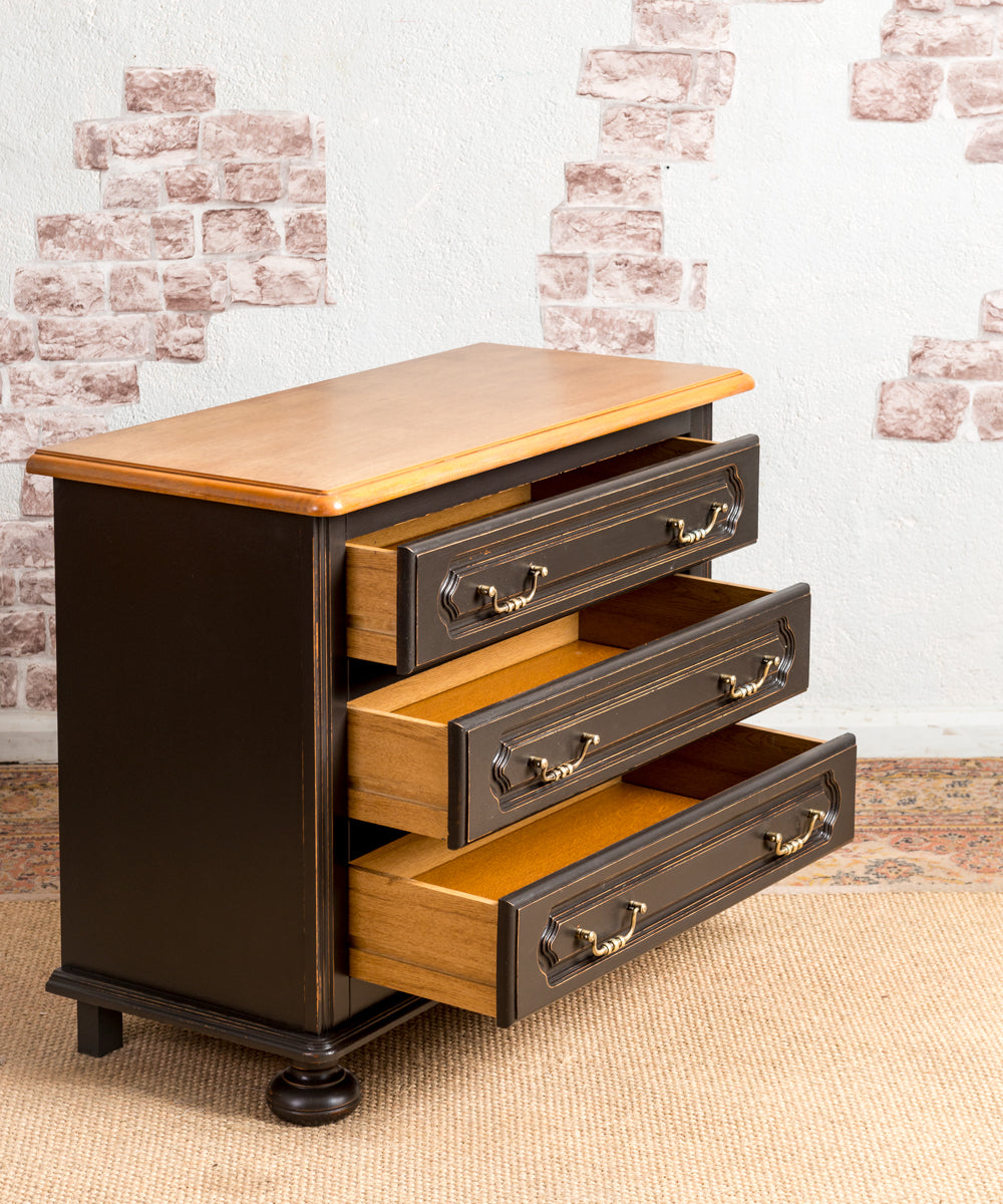 Lara antique dresser