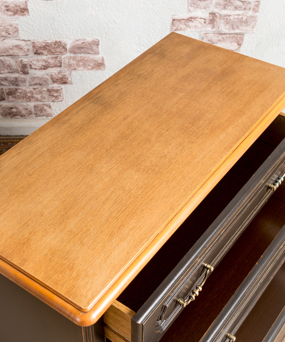 Lara antique dresser