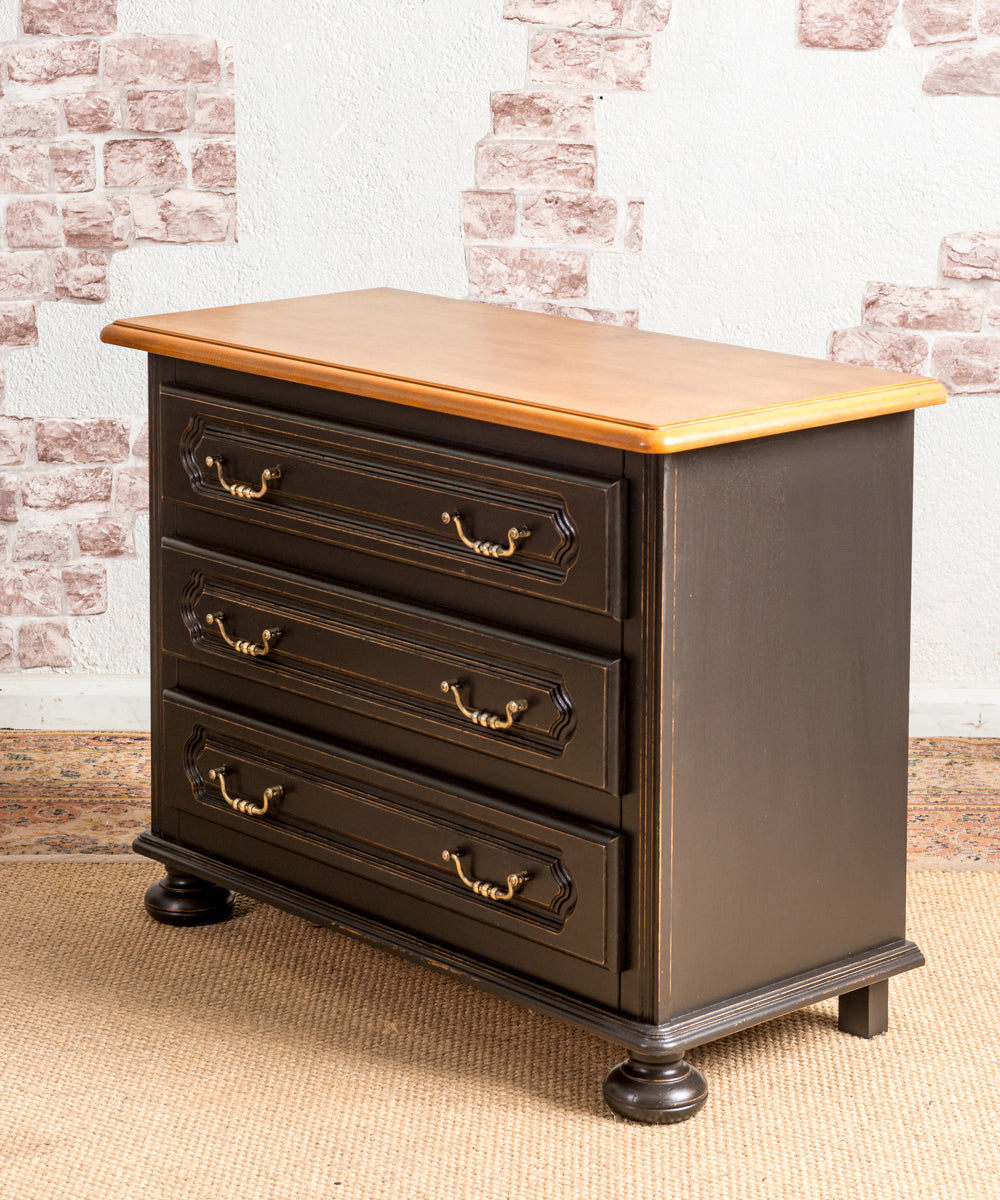 Lara antique dresser