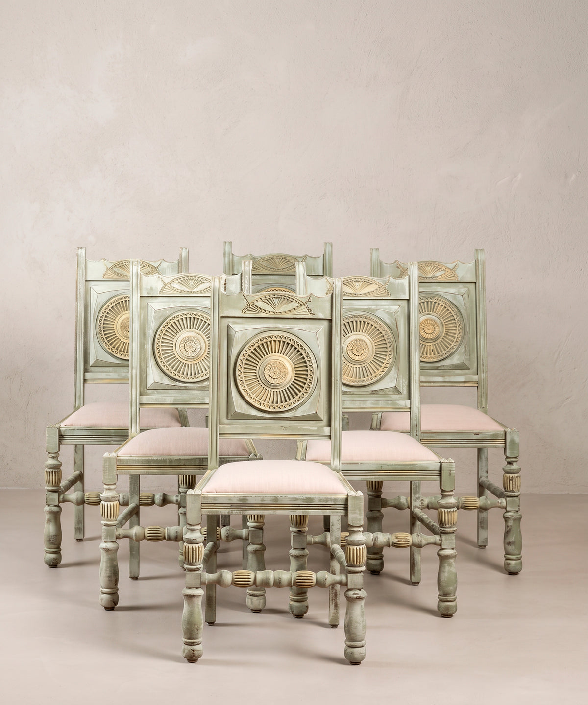 Seis sillas de comedor vintage estilo vasco francés verde decapé vista frontal — Antique Arte y Decoración