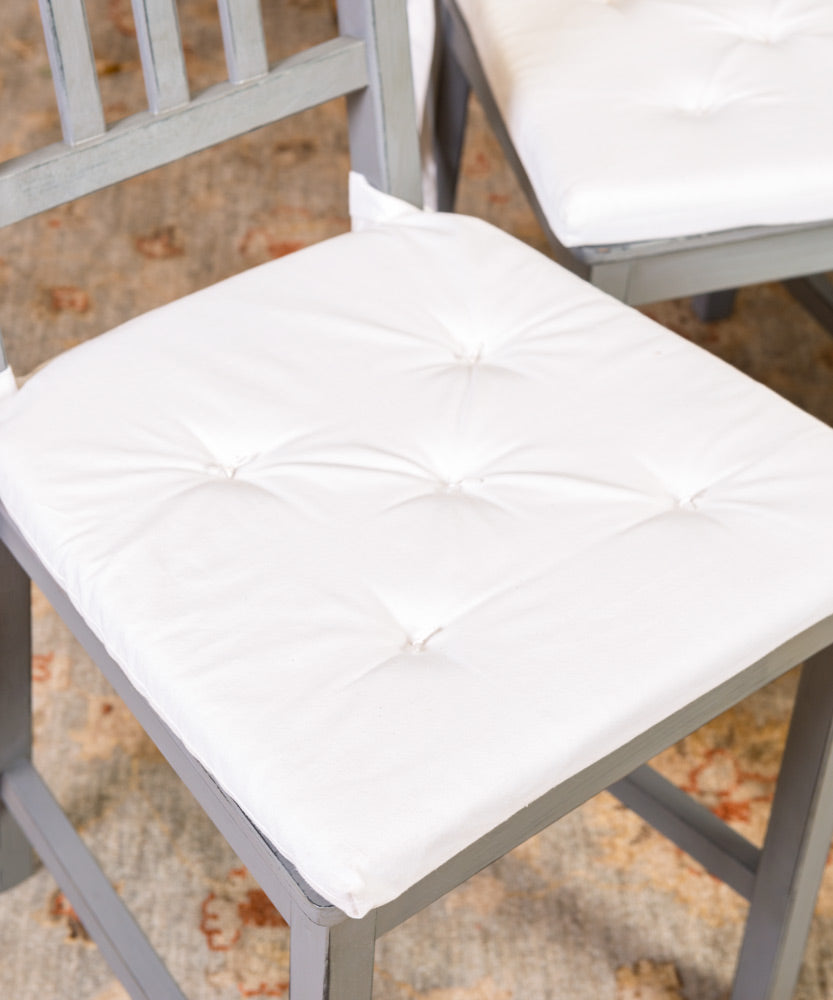 SILLA RUSTICA DE MADERA CON CONJIN DETALLE 2