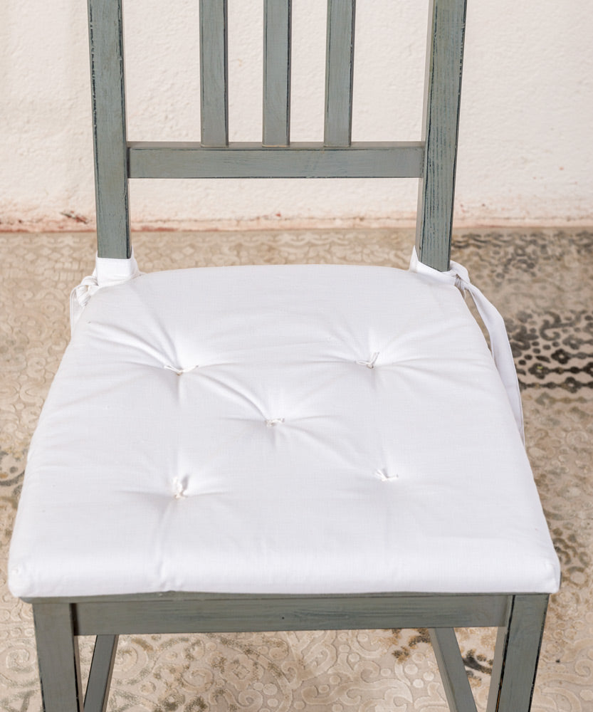 SILLA RUSTICA DE MADERA CON CONJIN DETALLE