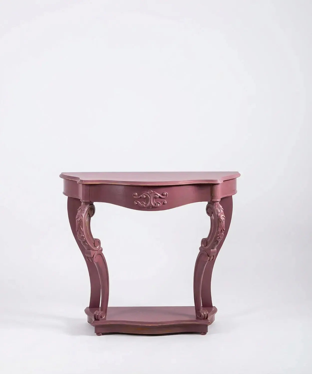 Frente de mesa consola clásica color malva con detalles ornamentales tallados en el faldón