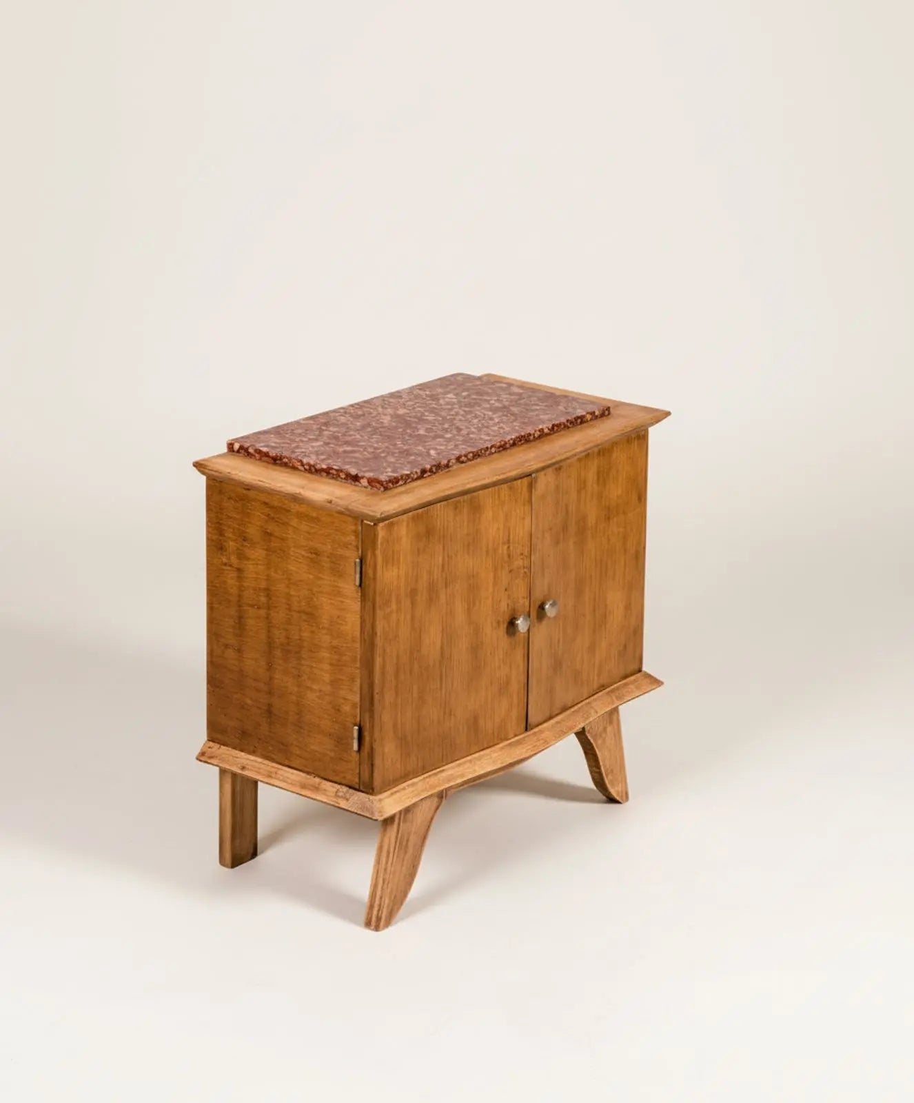 Pareja de mesitas de noche Mid Century Antique arte y decoracion