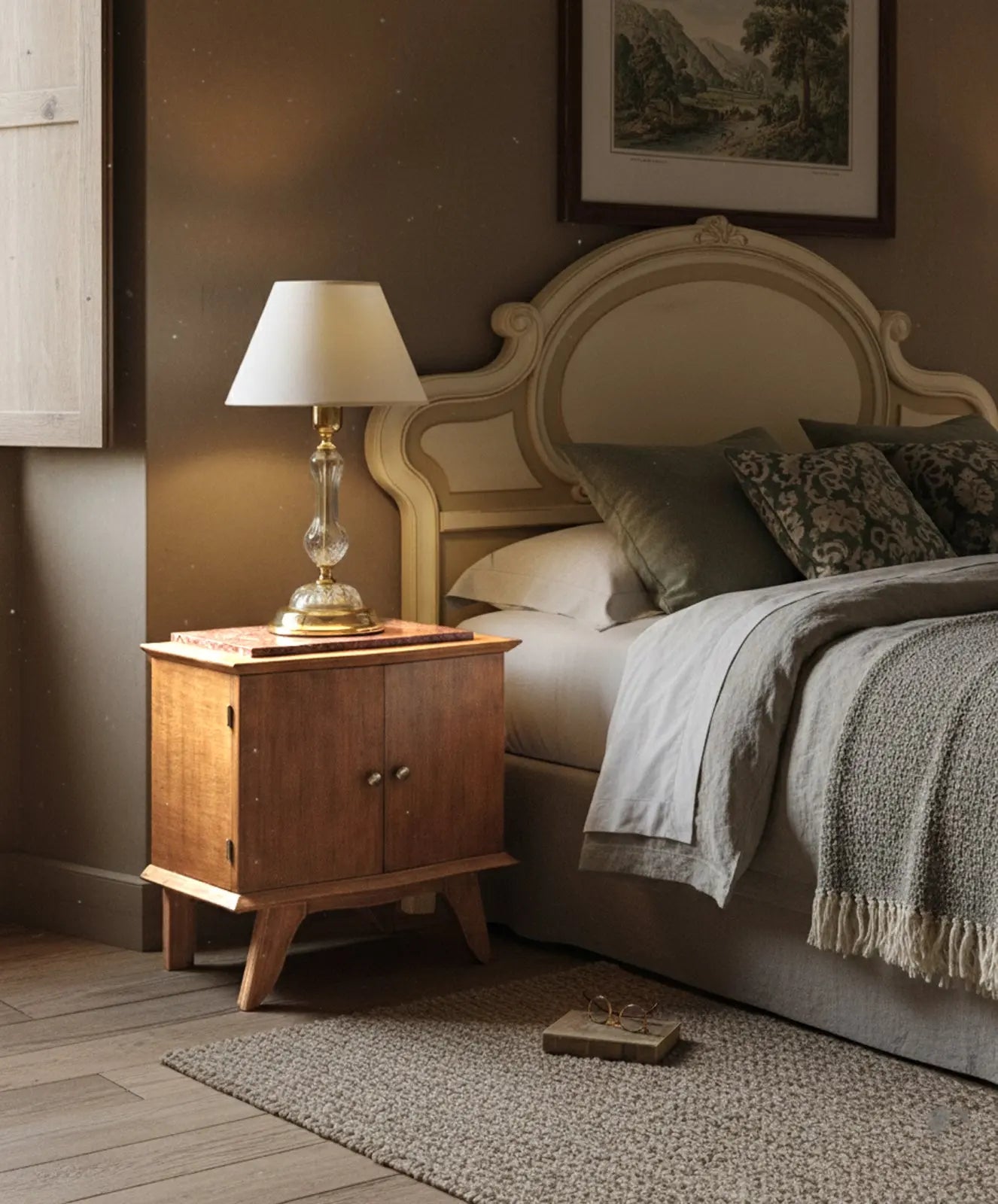 Pareja de mesitas de noche Mid Century Antique arte y decoracion