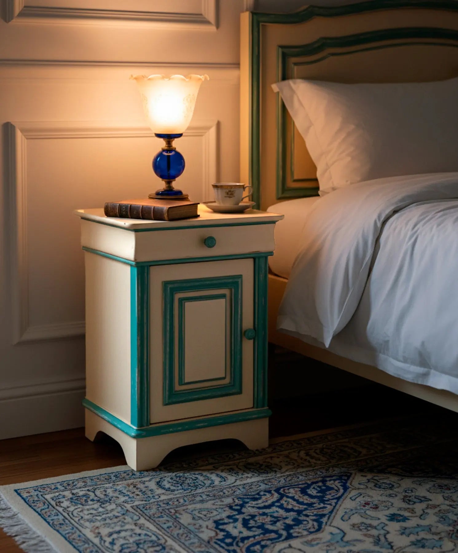 Pareja de mesitas de noche Teruel Antique arte y decoracion