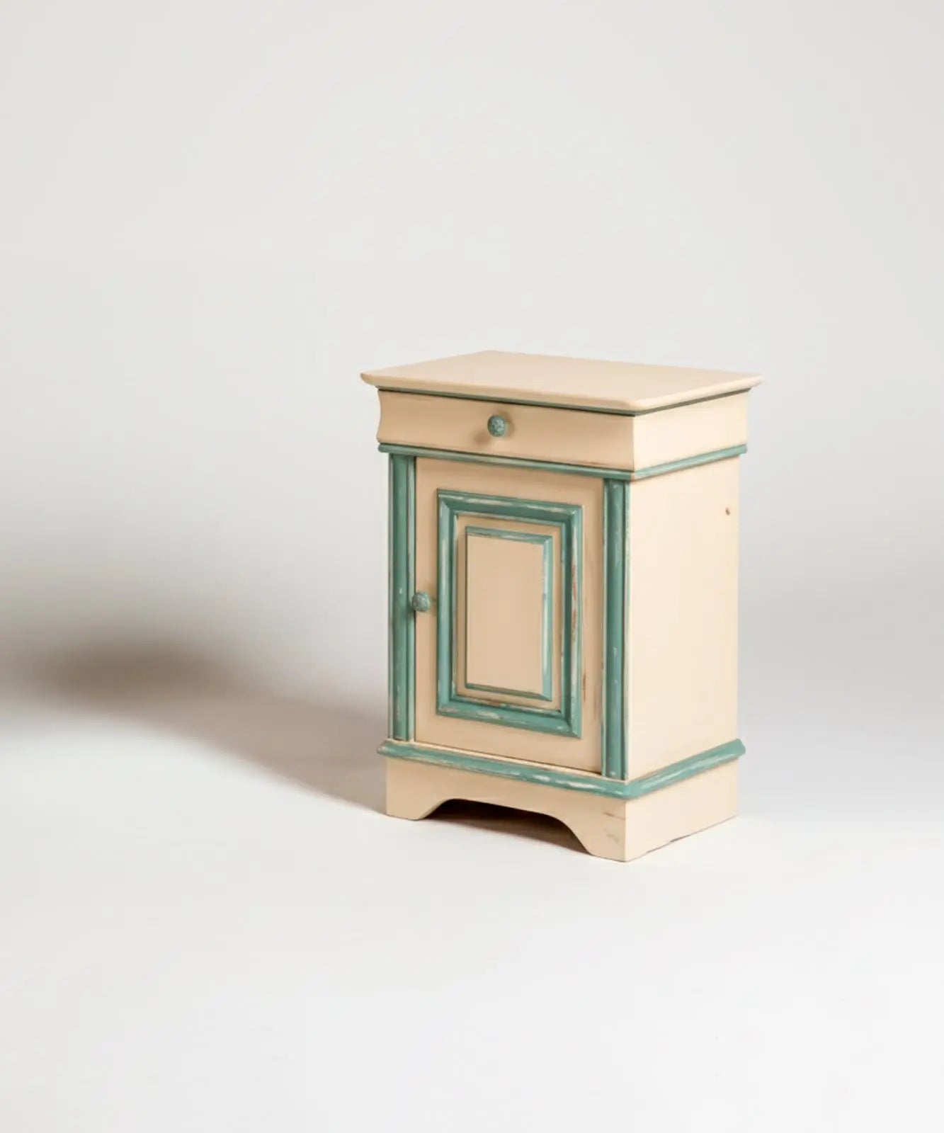 Pareja de mesitas de noche Teruel Antique arte y decoracion