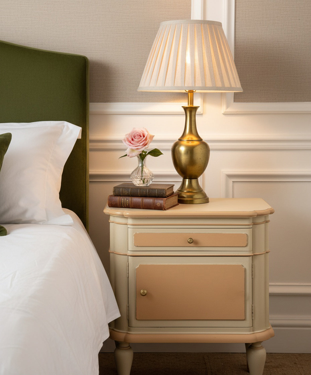 Pareja de mesitas de noche vintage Aube