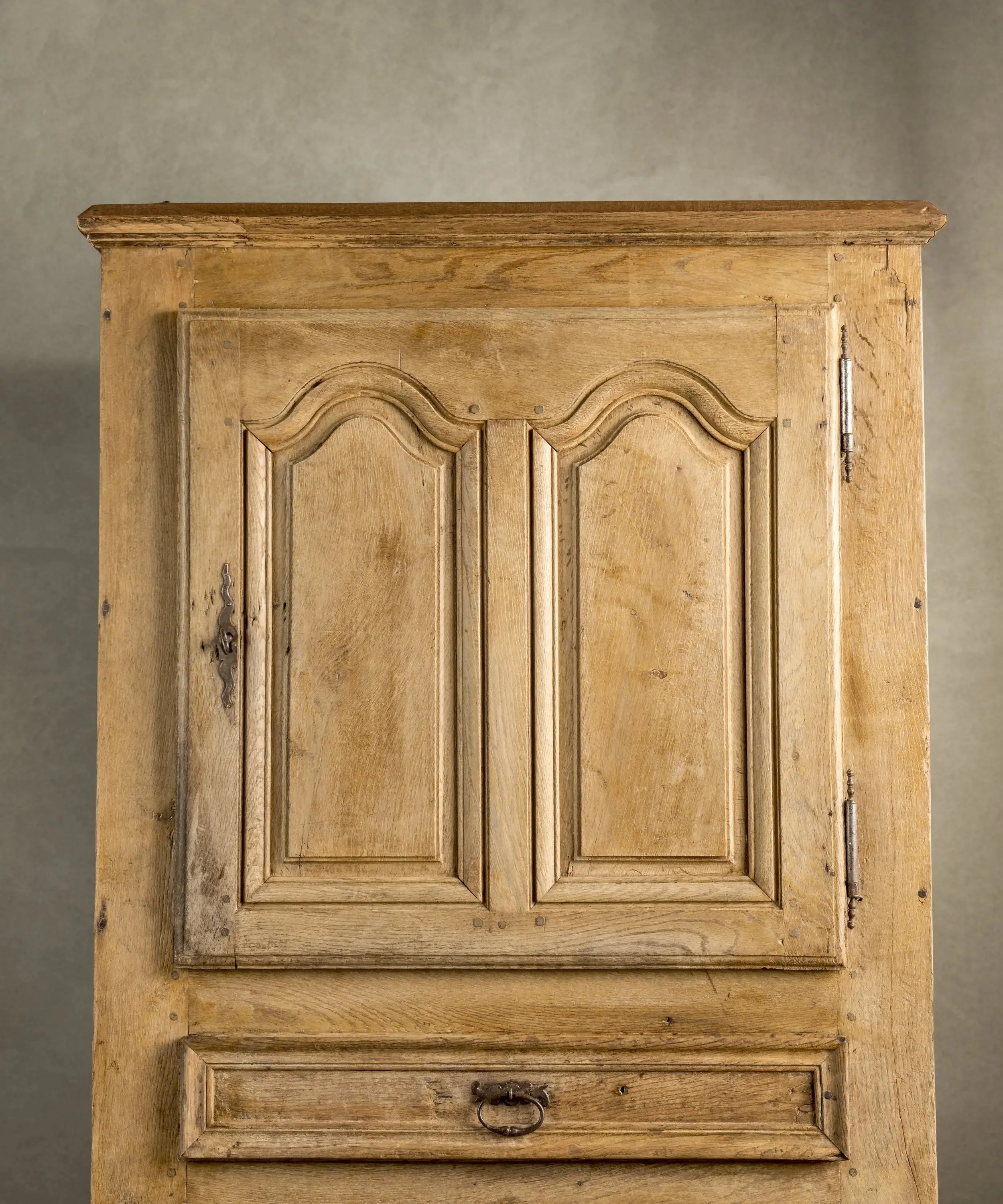 Armario antiguo rústico de roble lavado estilo provenzal (S. XVIII) Antique arte y decoracion