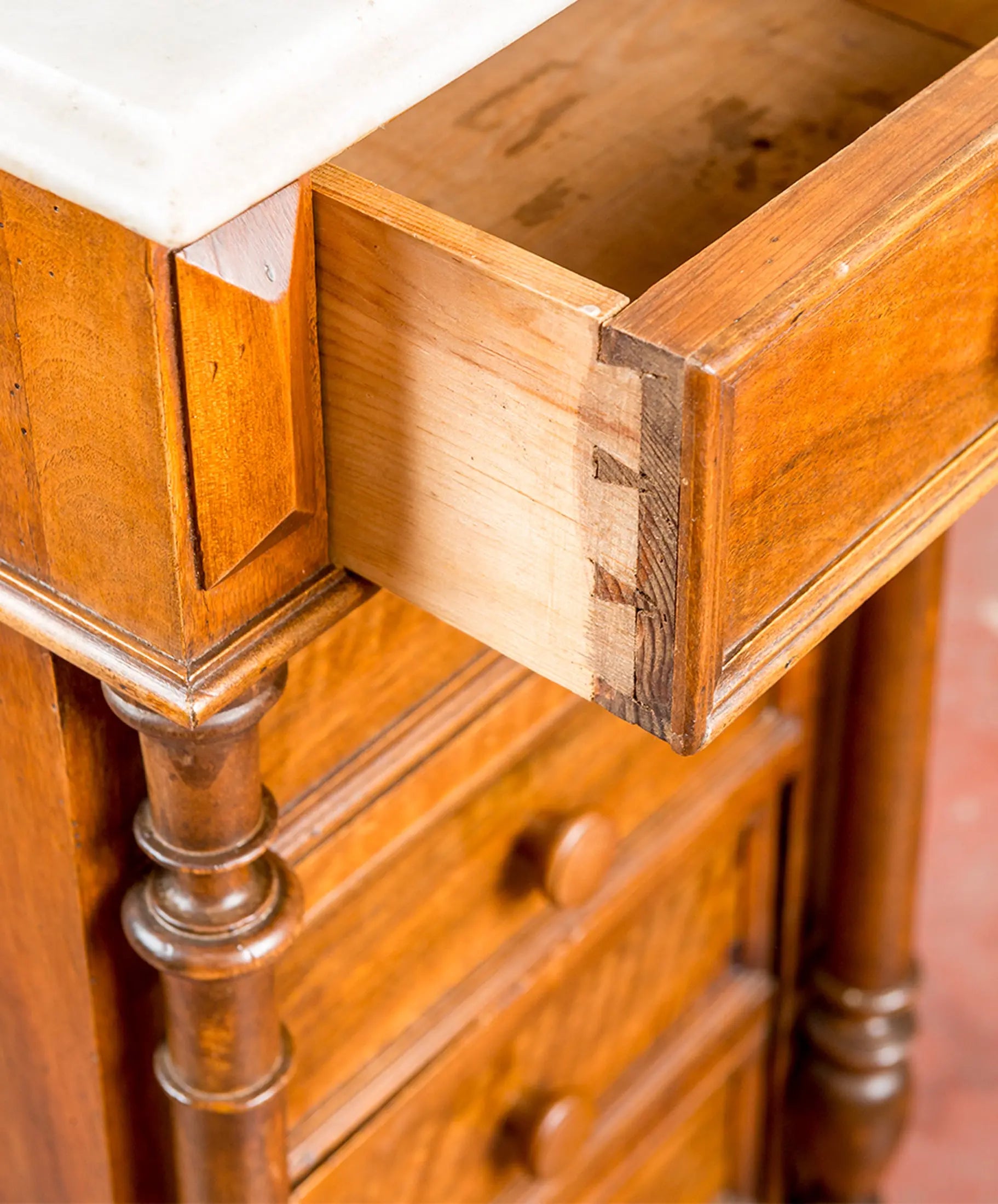 Mueble Auxiliar Antiguo de Nogal y Mármol Blanco | Enrique II S. XIX