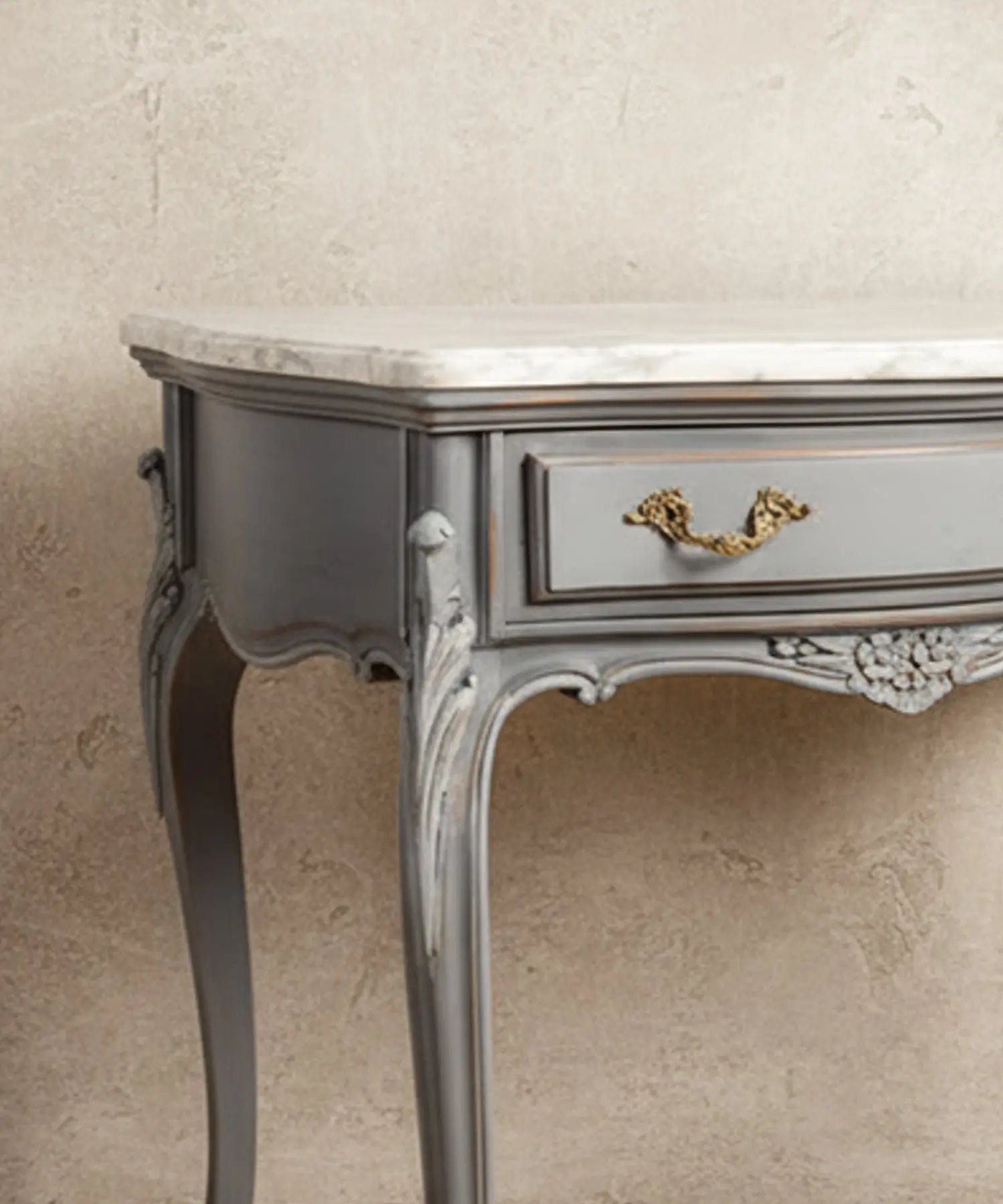 Pareja de mesitas de noche francesas estilo Luis XV