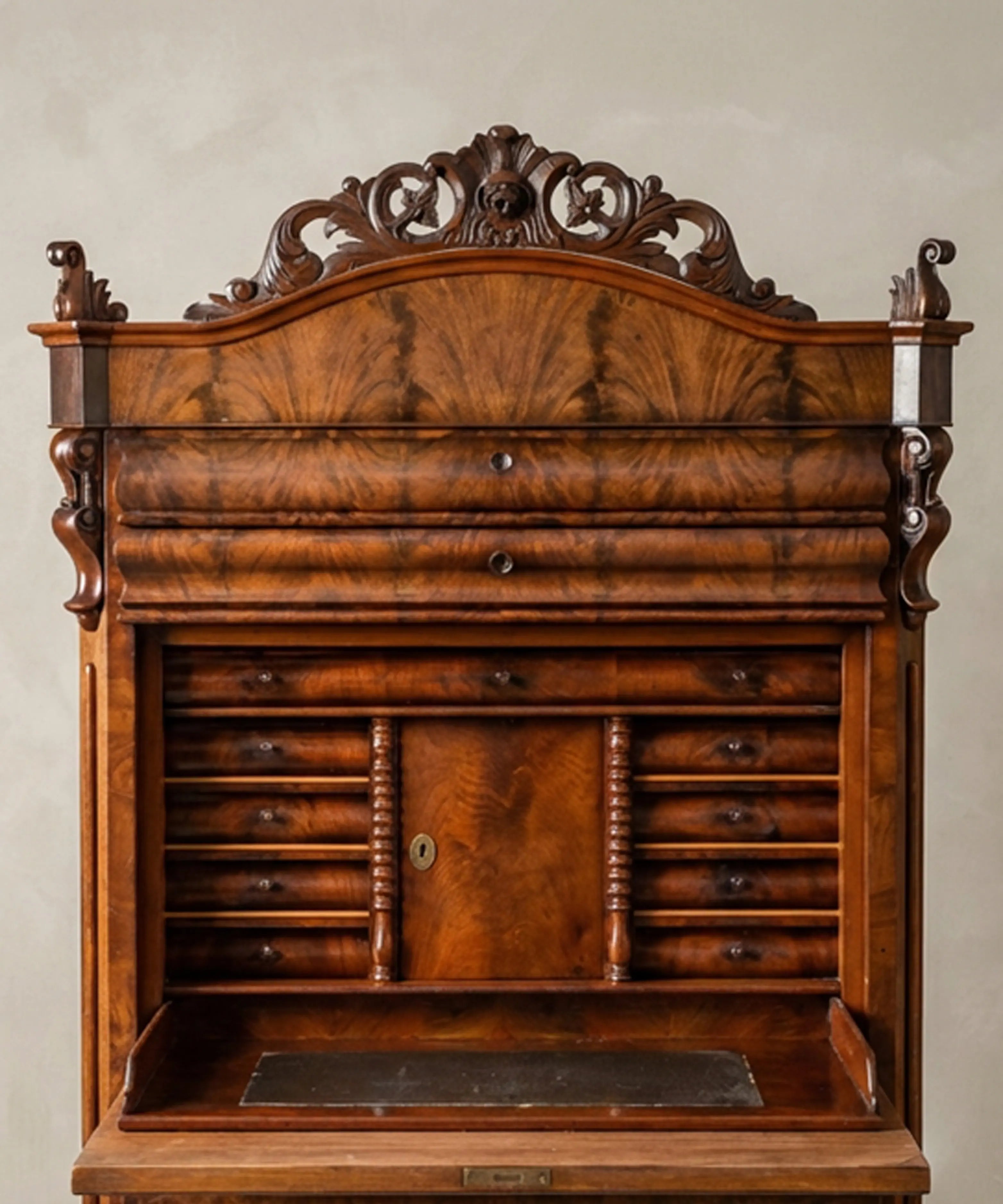 Secreter Abatant antiguo en Pluma de Nogal