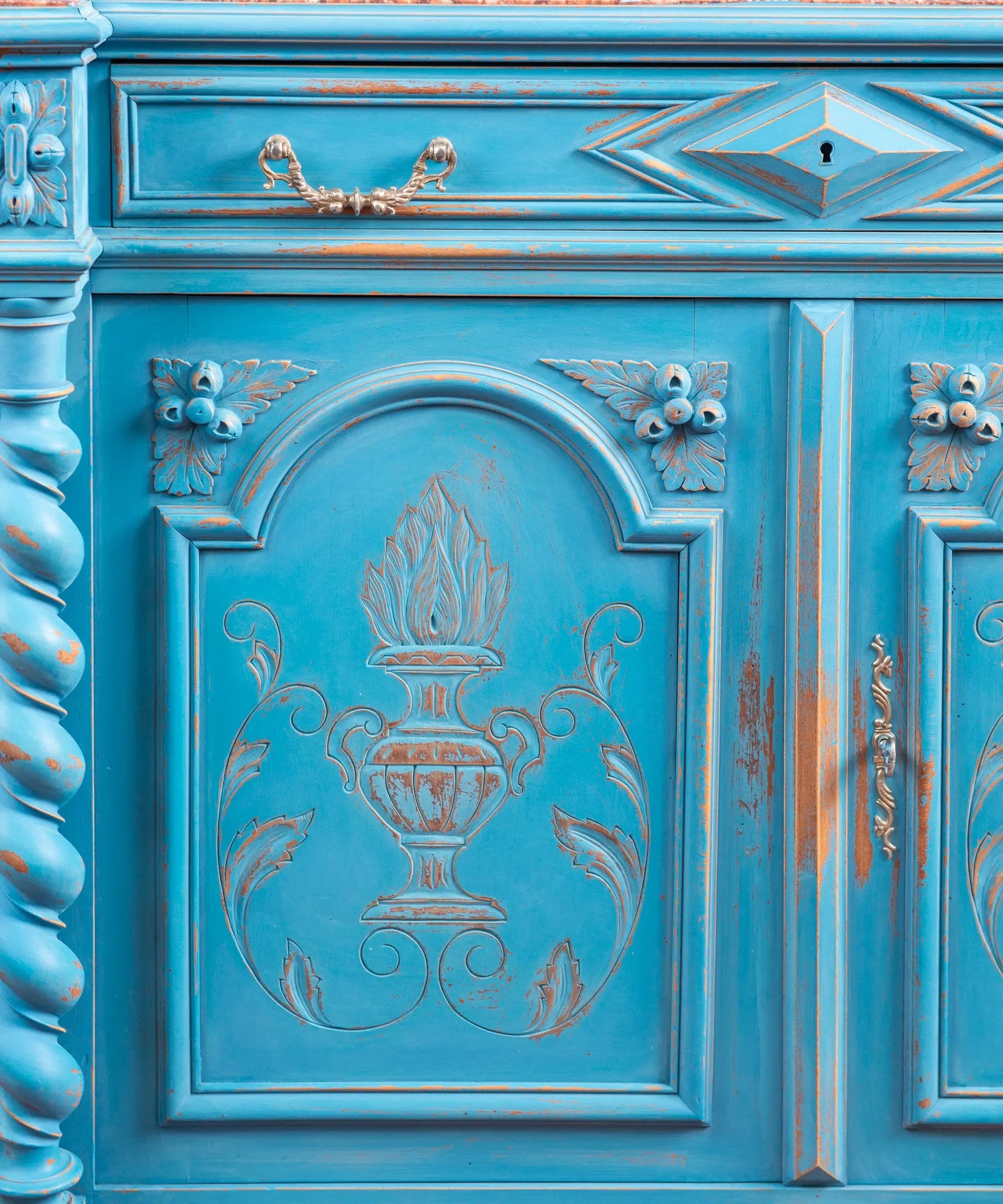 Aparador Antiguo con Espejo y Mármol en Azul Decapé | Estilo Enrique II