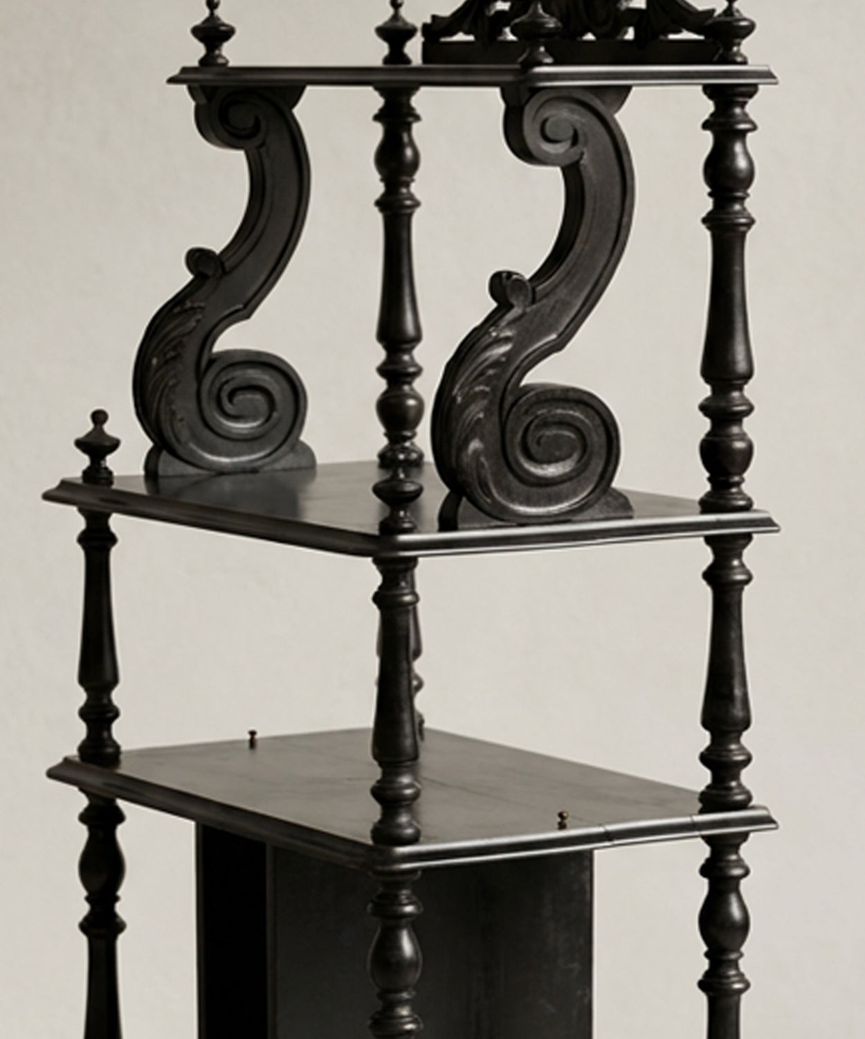 Mueble estantería abierto estilo Napoleón III