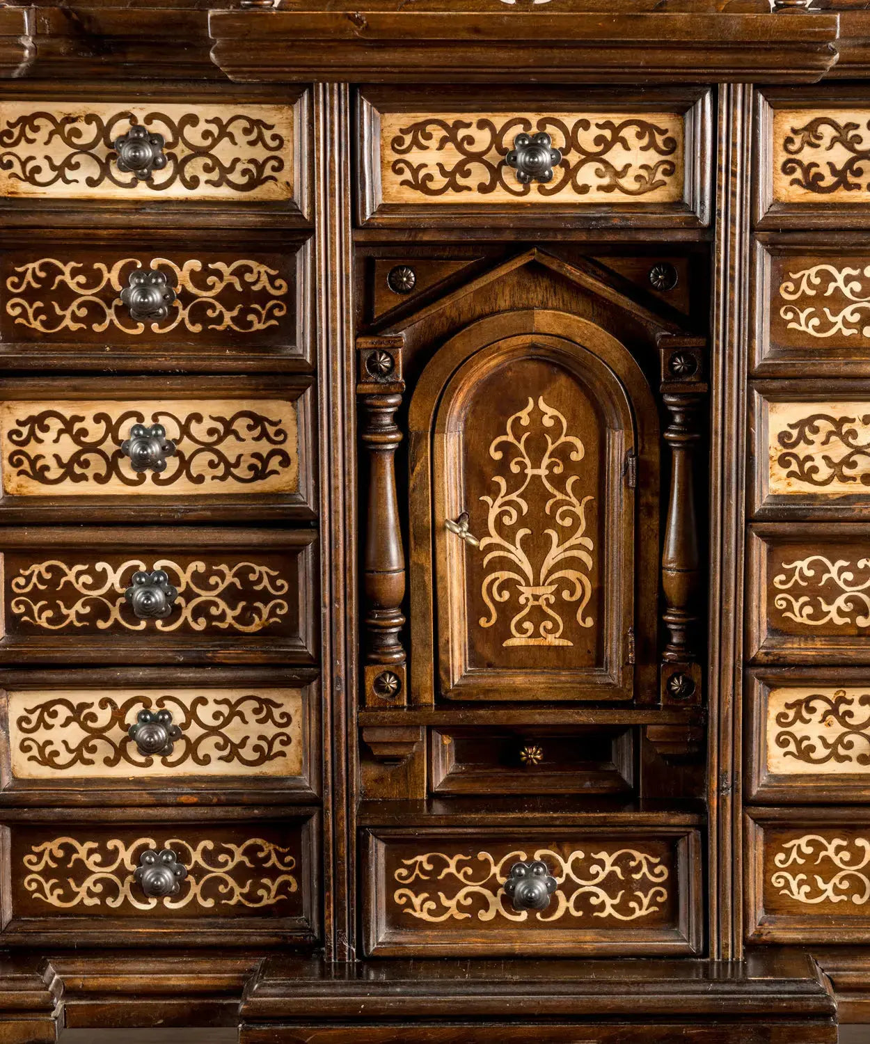 Bargueño papelera en Madera de Nogal y Taracea (Estilo Renacentista Español) Antique arte y decoracion
