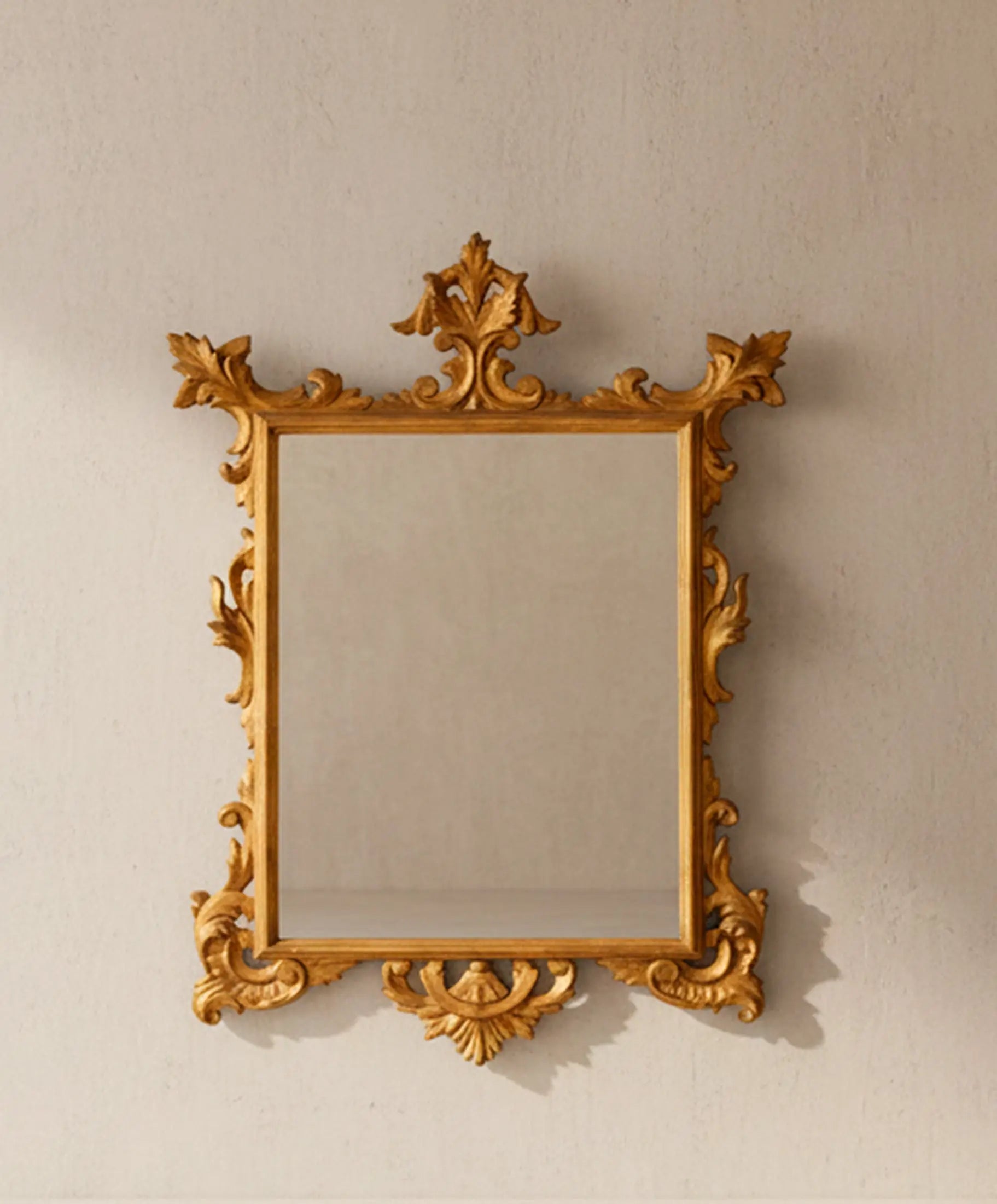 Espejo antiguo dorado al pan de oro marco tallado siglo XIX vista frontal — Antique Arte y Decoración