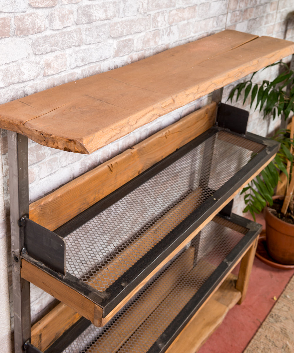 Estantería industrial de madera y hierro II