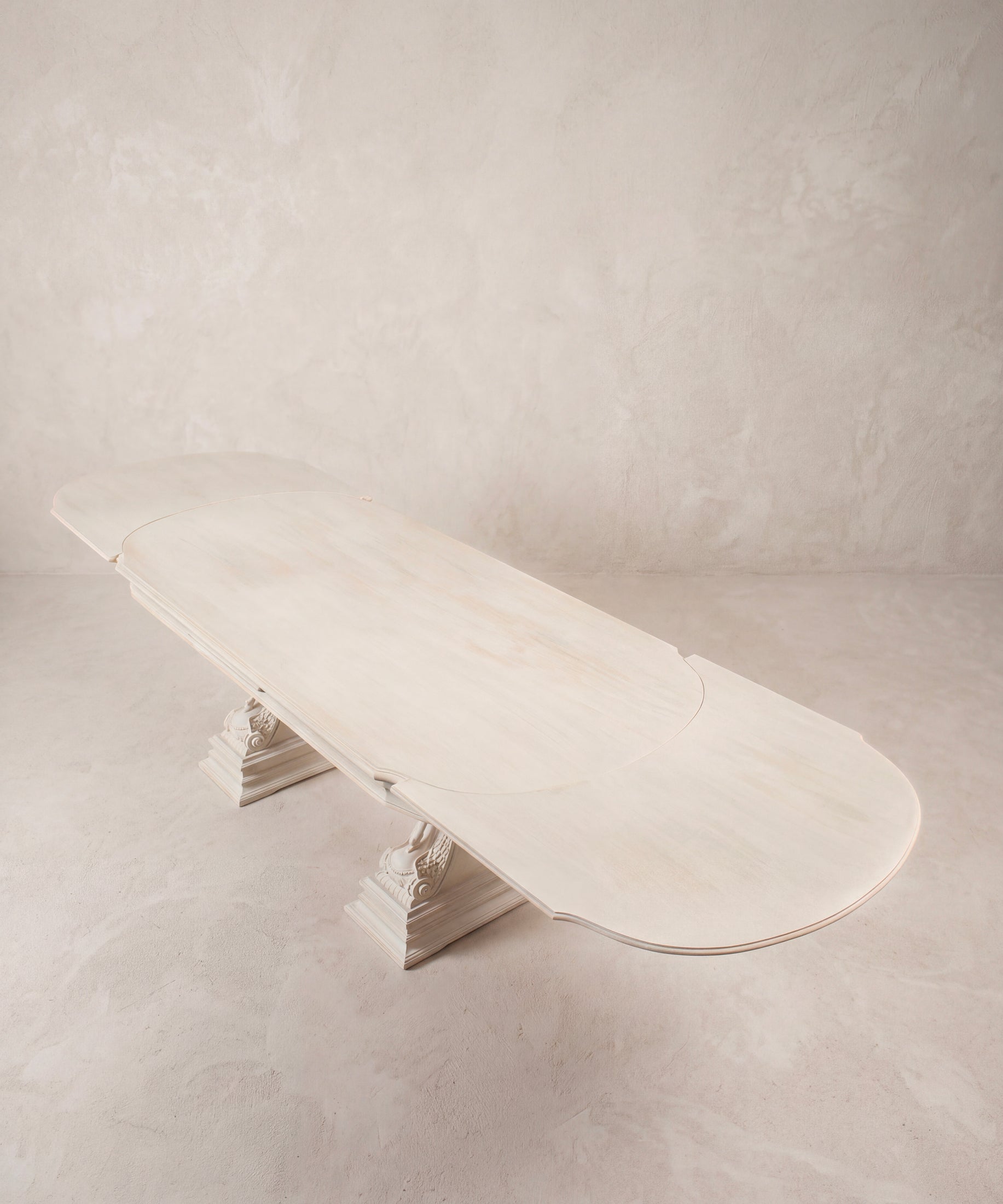 Mesa de Comedor Extensible con Cisnes Tallados | Estilo Imperio en Haya Maciza